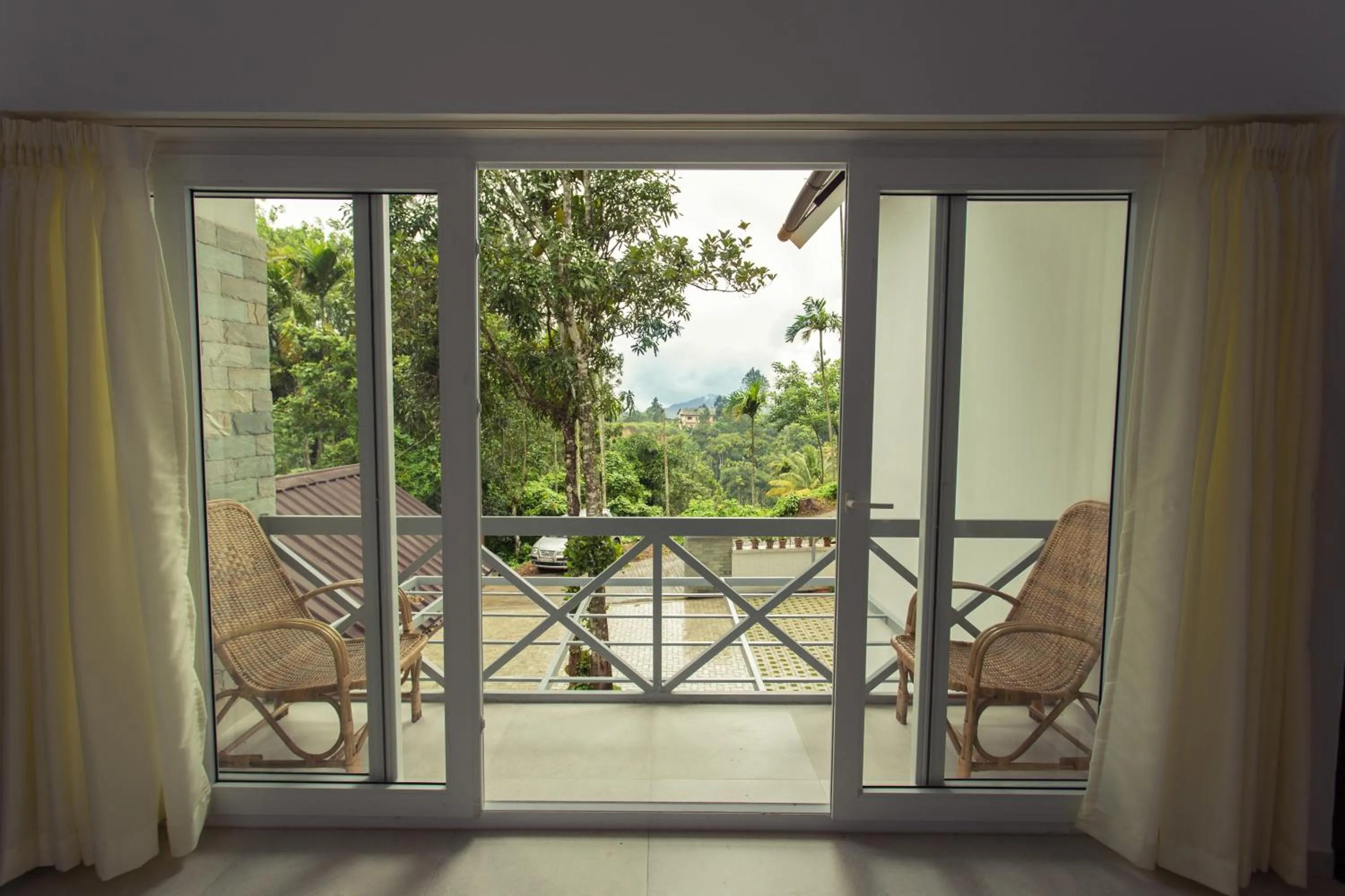 Balcony/Terrace in Crayons Guest House Munnar