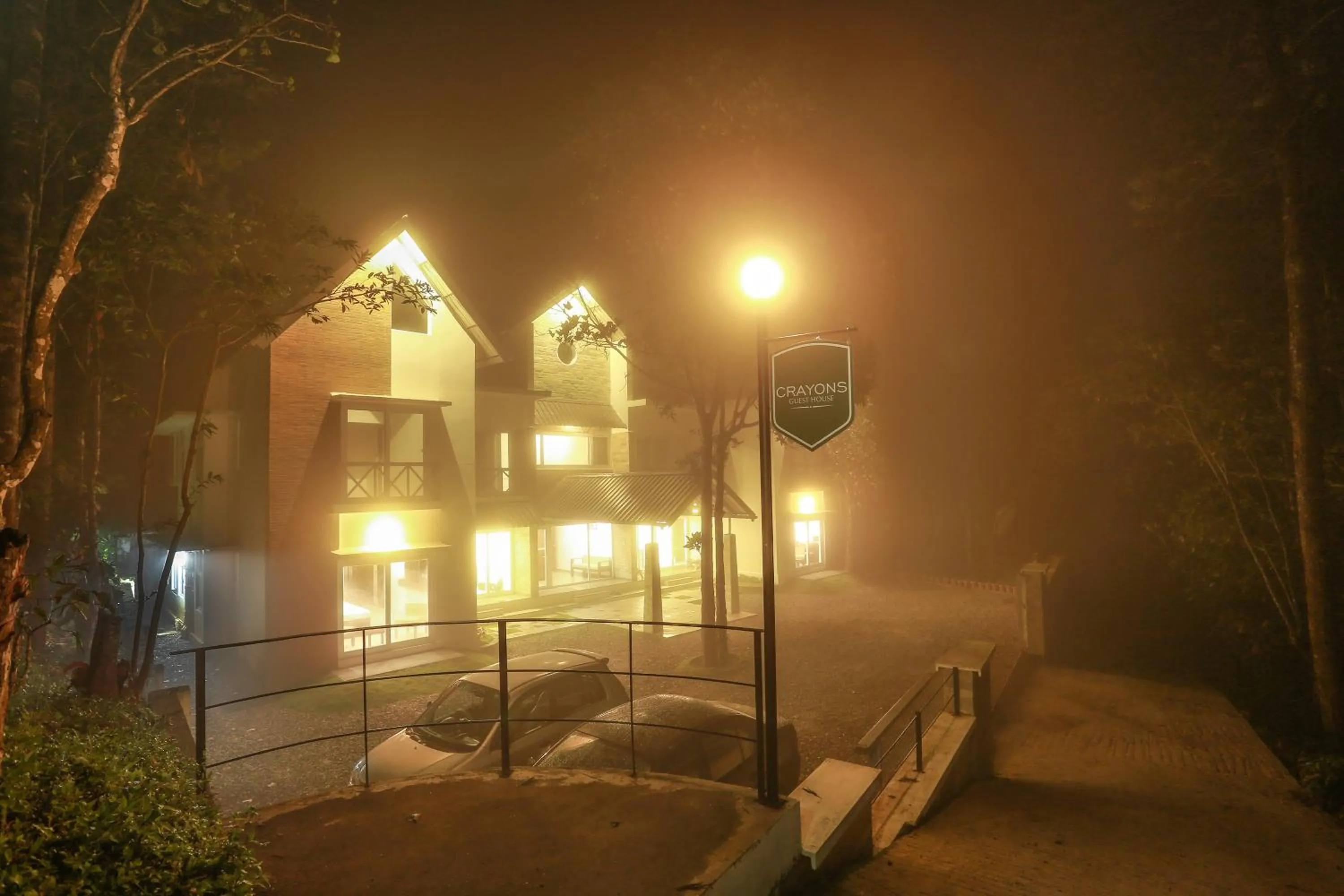 Night in Crayons Guest House Munnar