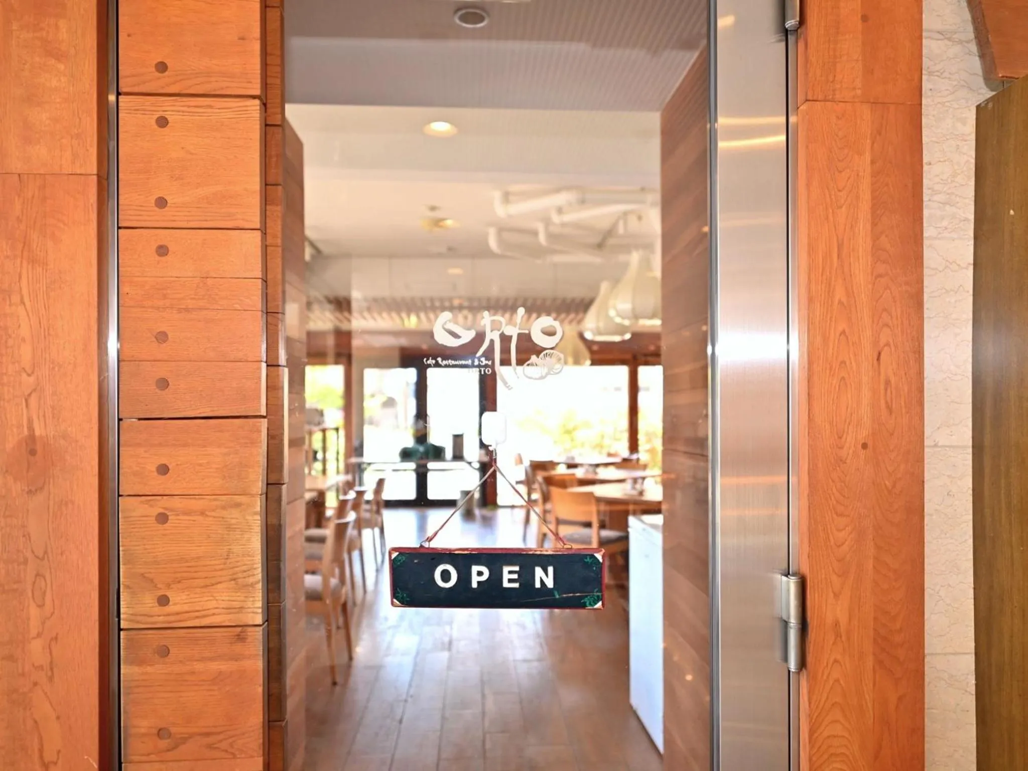 Restaurant/places to eat in Park Hotel Kani