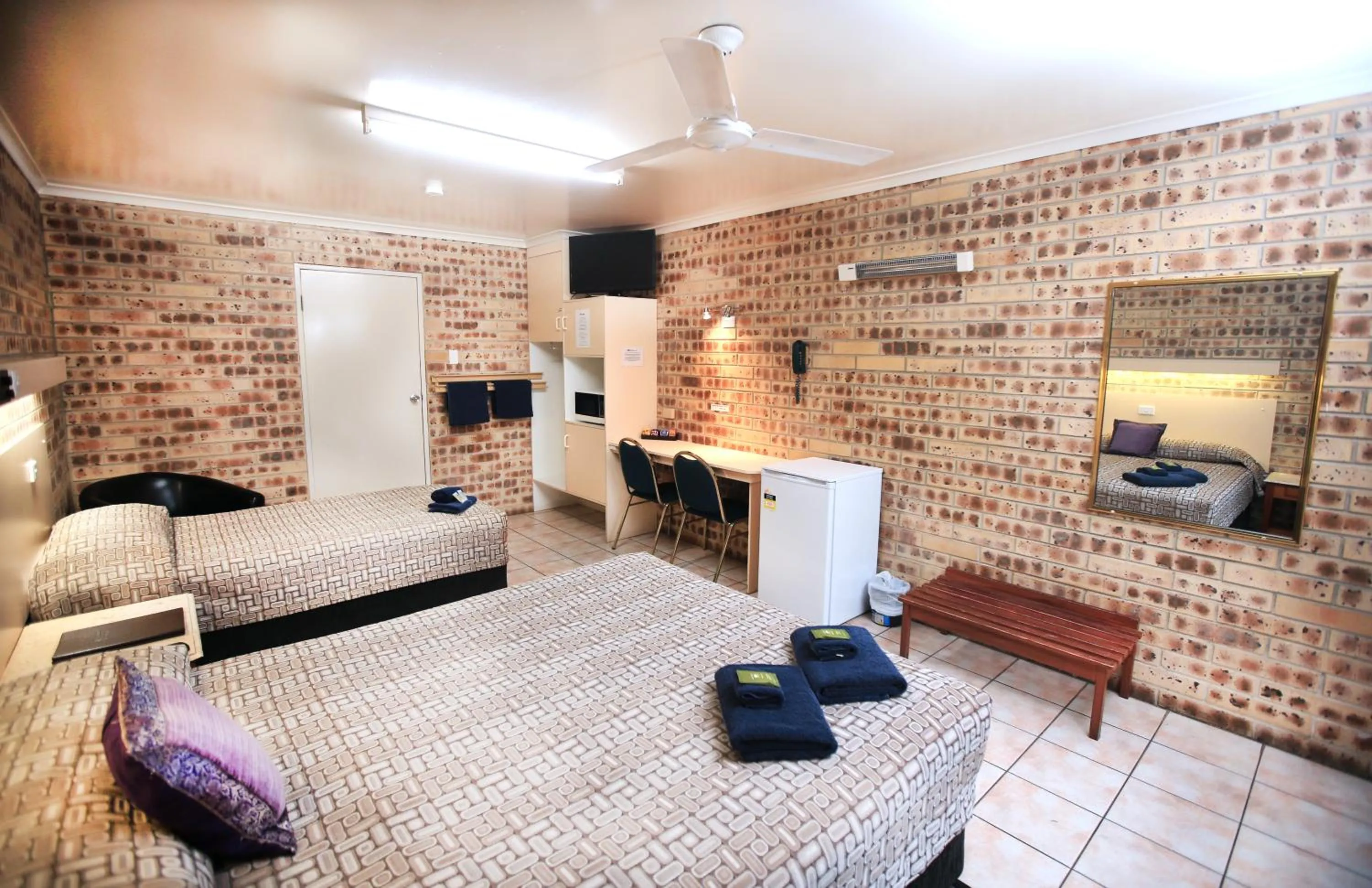 Bedroom in Central Motel Gin Gin