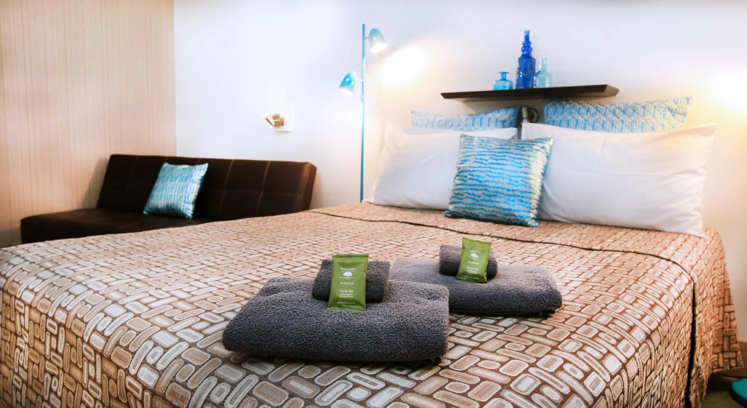 Bedroom, Bed in Central Motel Gin Gin