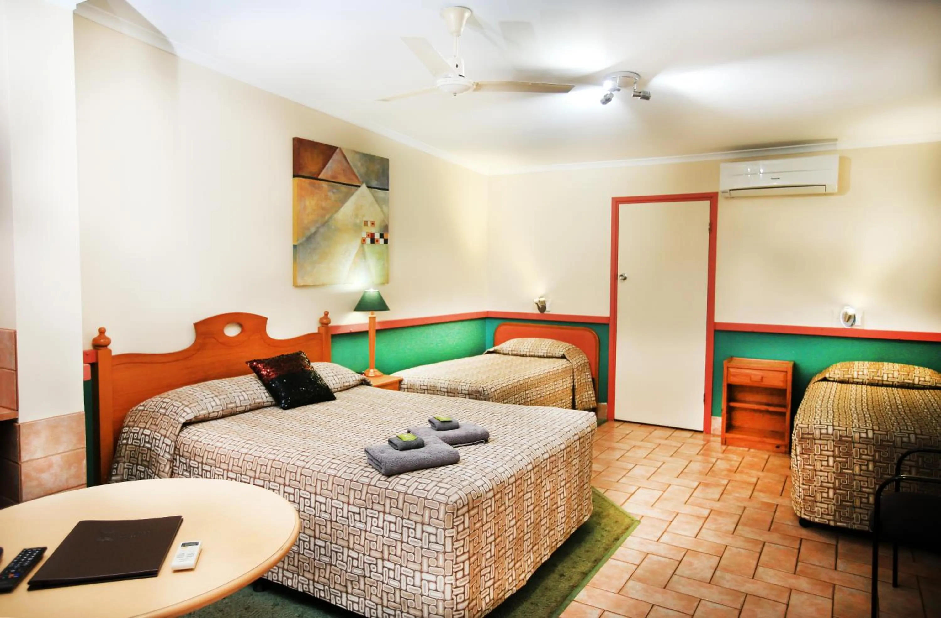 Bedroom, Bed in Central Motel Gin Gin