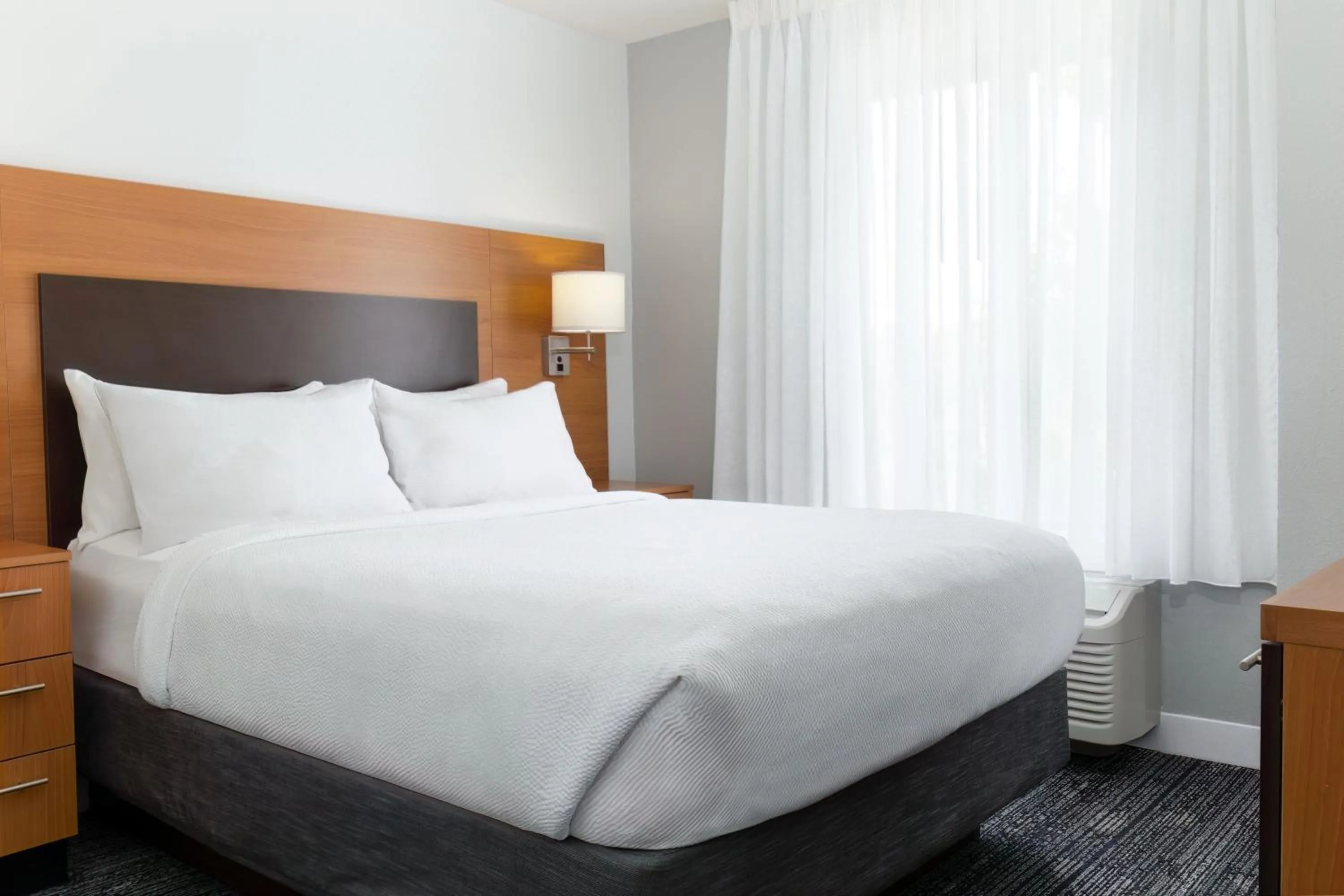 Bedroom, Bed in TownePlace Suites by Marriott Erie