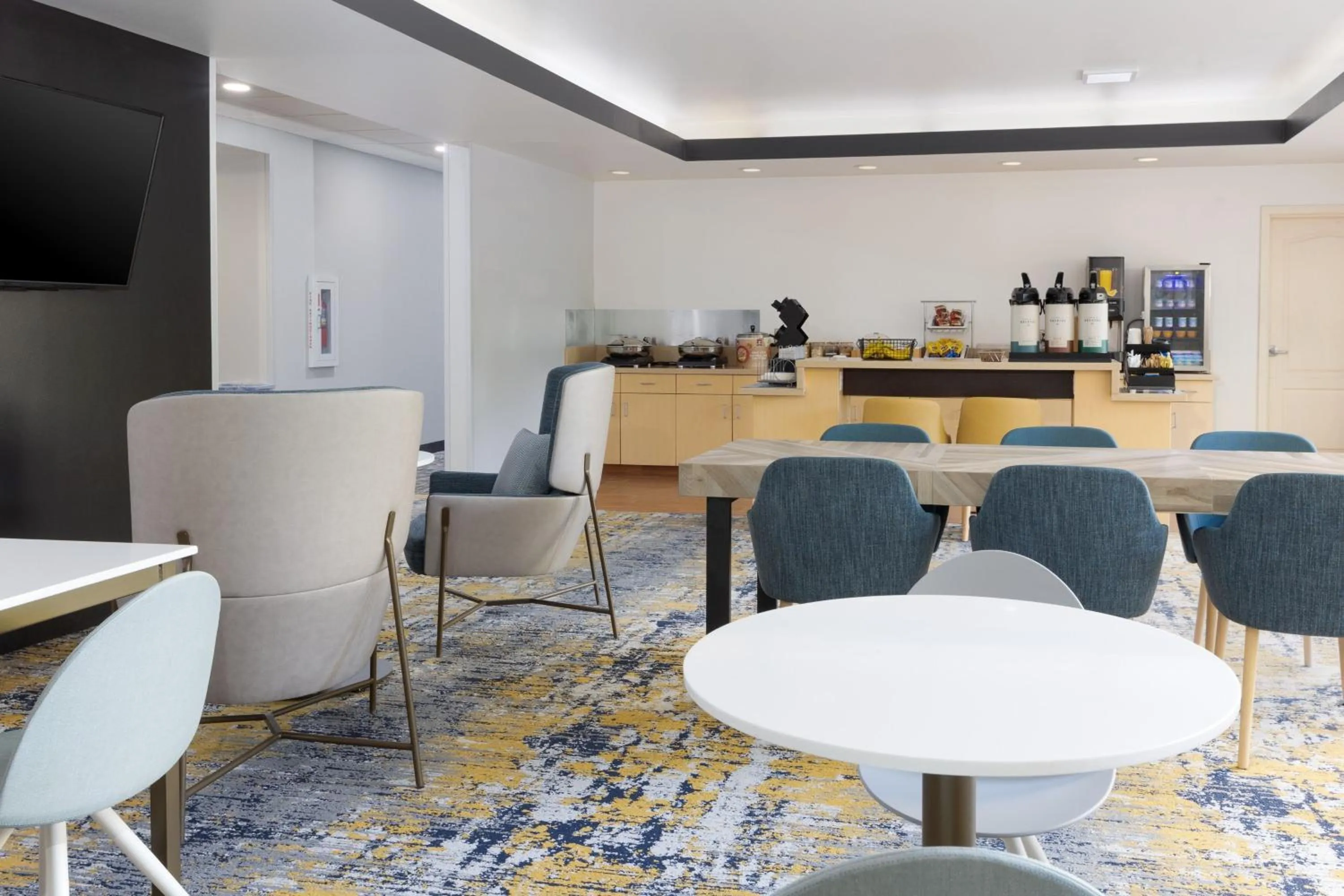 Breakfast in TownePlace Suites by Marriott Erie