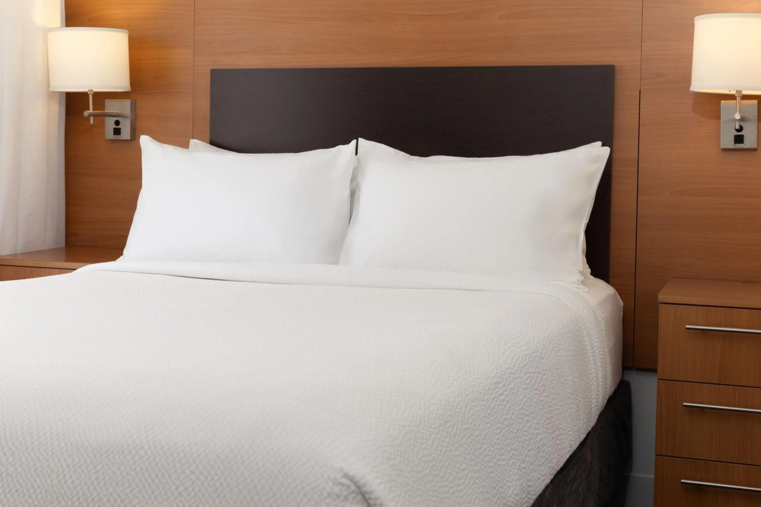 Bedroom, Bed in TownePlace Suites by Marriott Erie