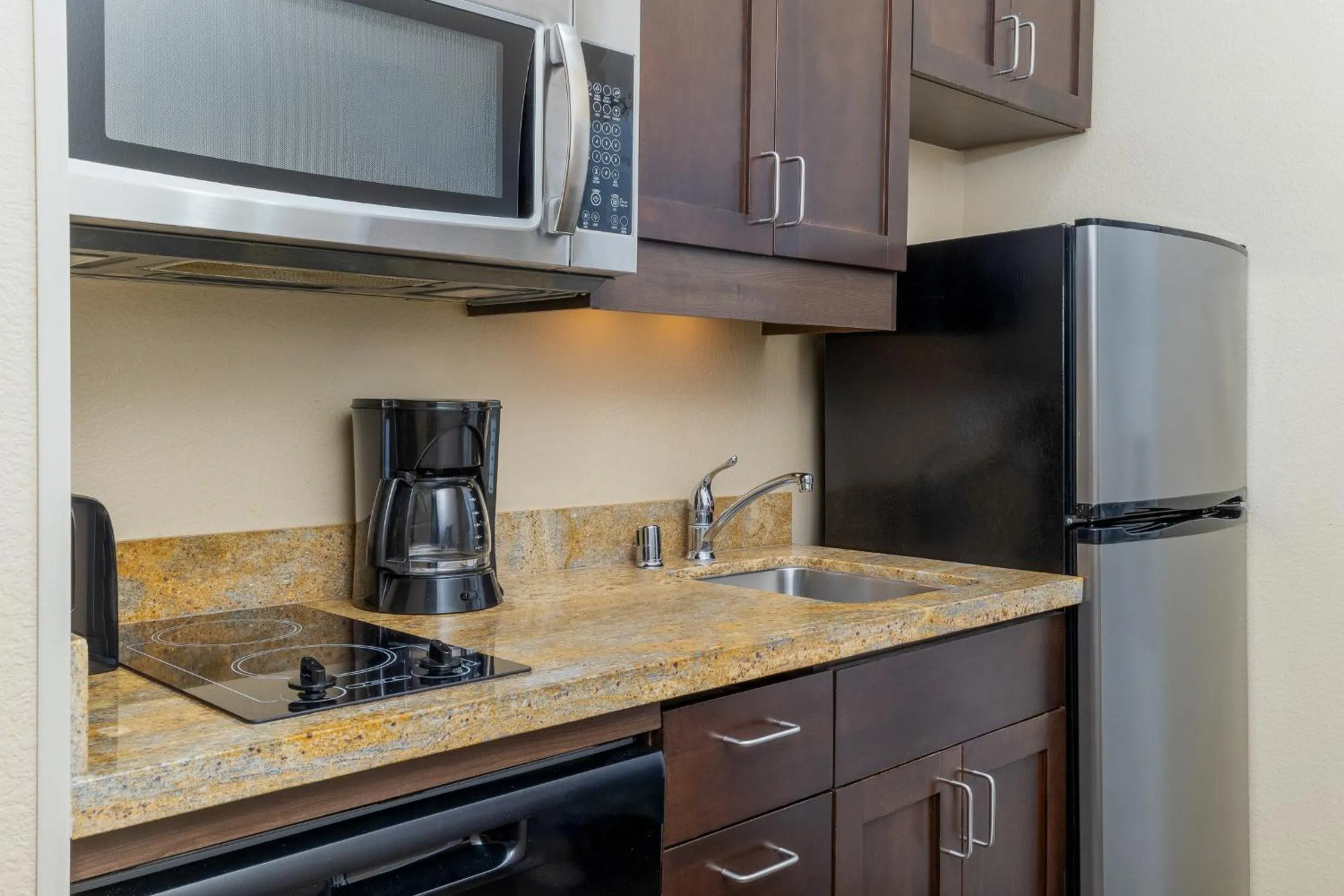 kitchen in TownePlace Suites by Marriott Erie