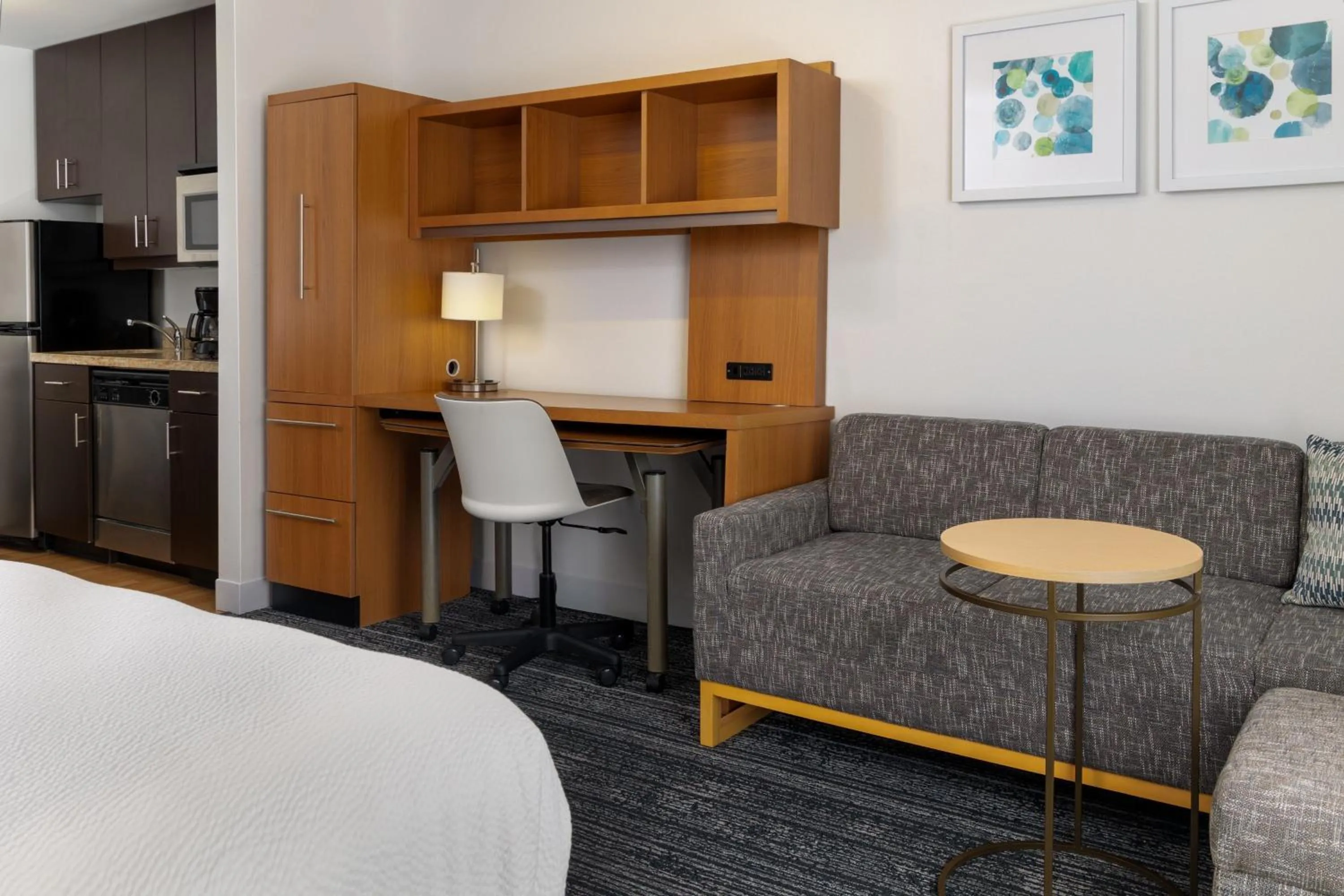 Photo of the whole room, Bed in TownePlace Suites by Marriott Erie