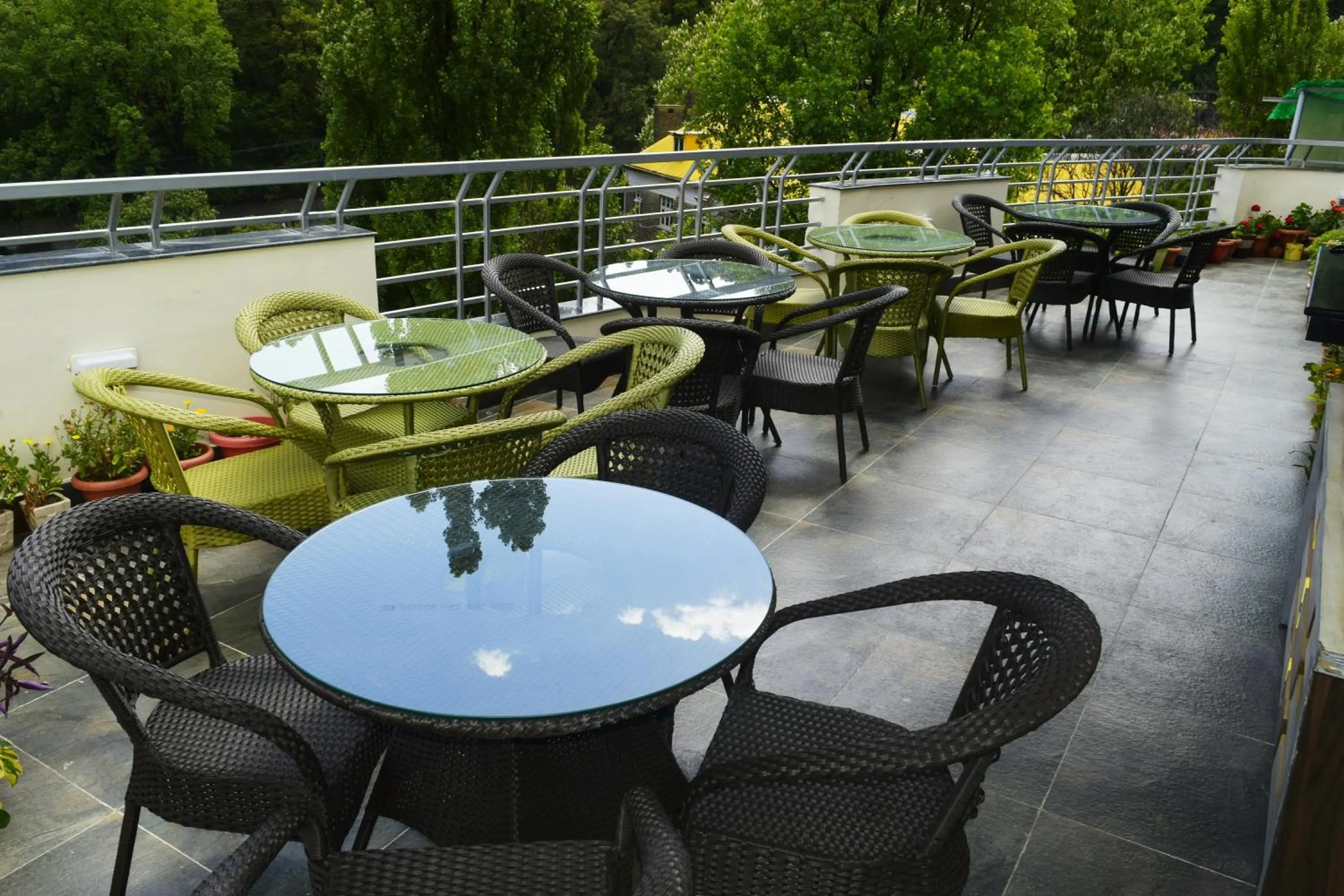 Restaurant/places to eat in Cloud 7