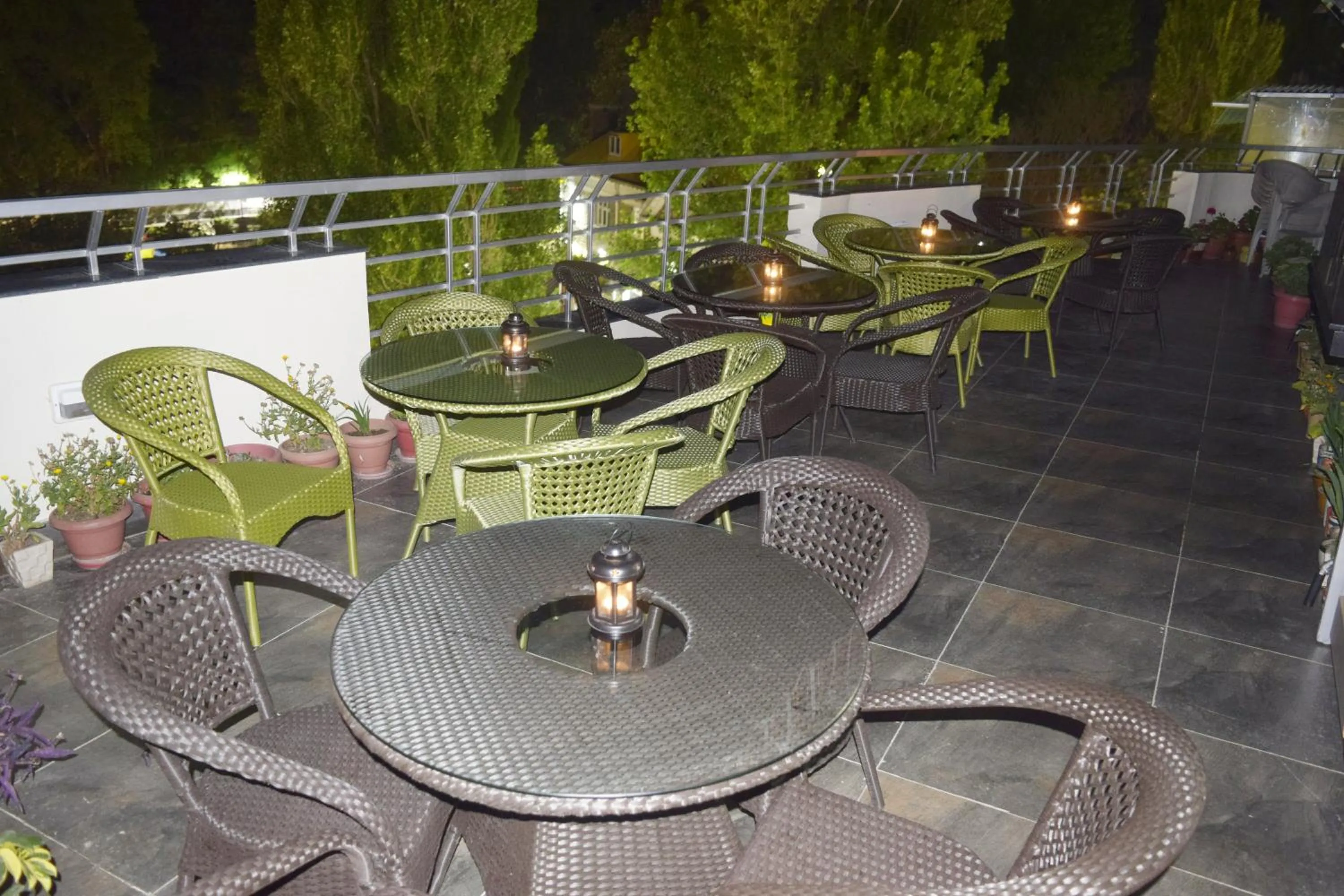 Restaurant/places to eat in Cloud 7