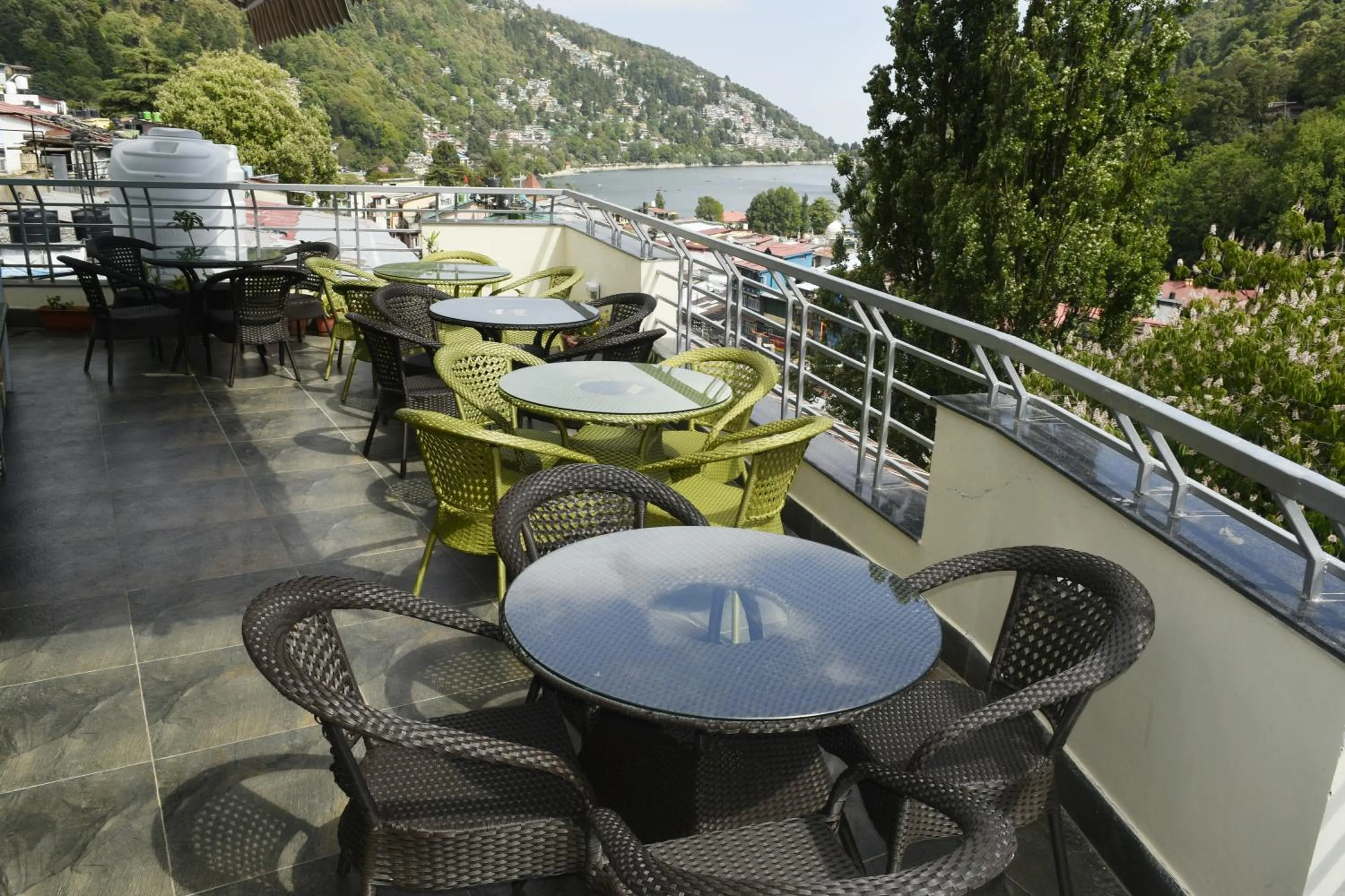 Swimming pool in Cloud 7