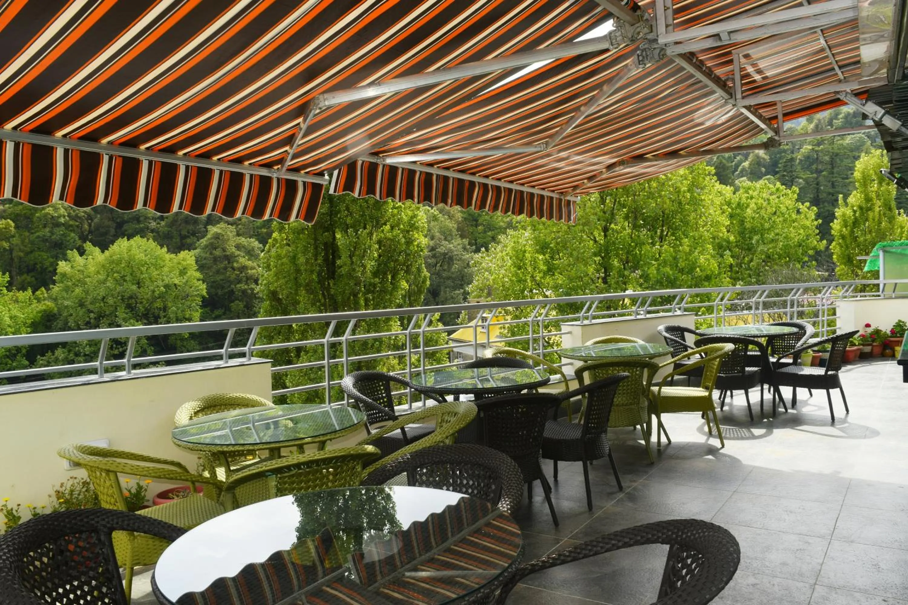 Restaurant/places to eat in Cloud 7