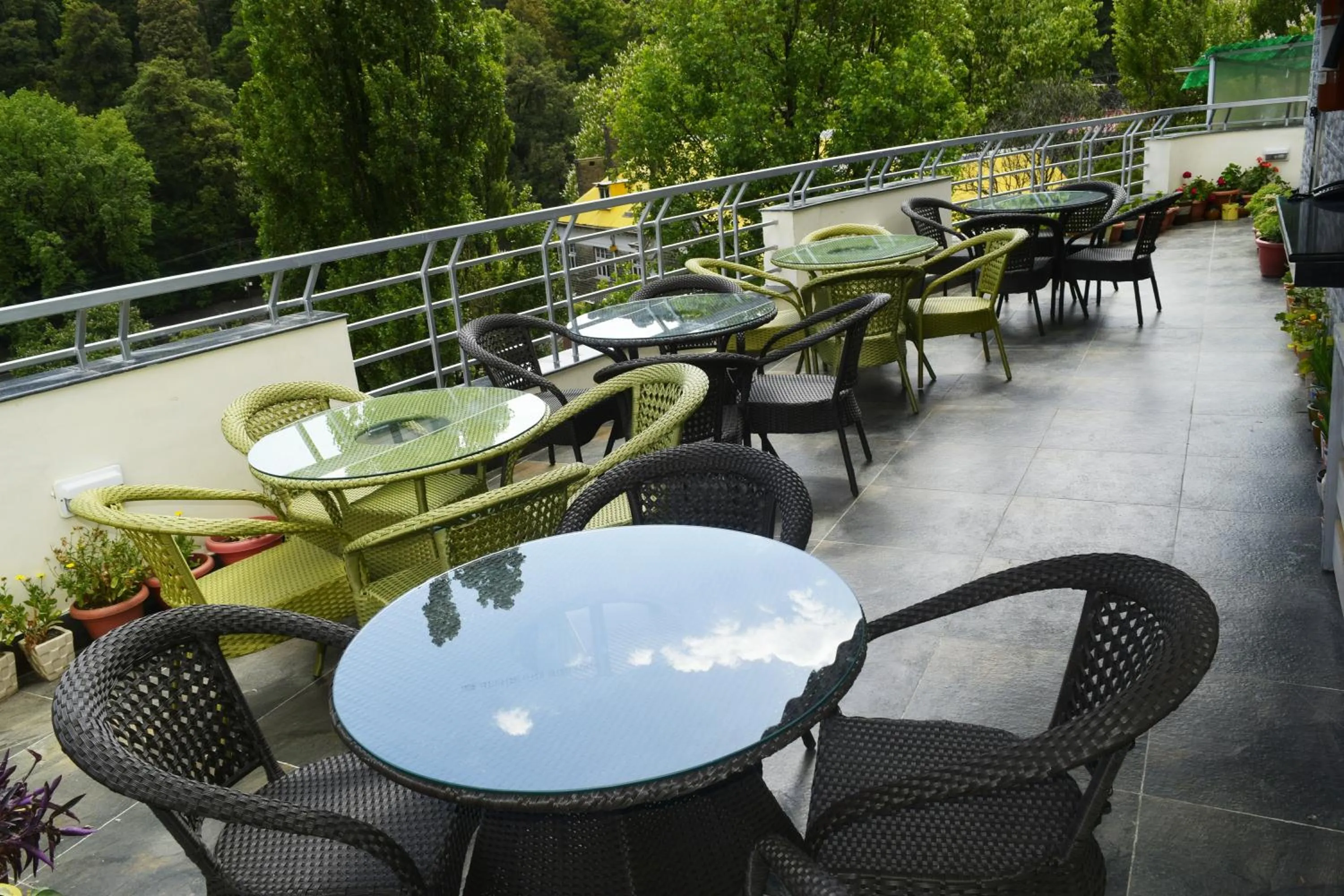 Restaurant/places to eat in Cloud 7