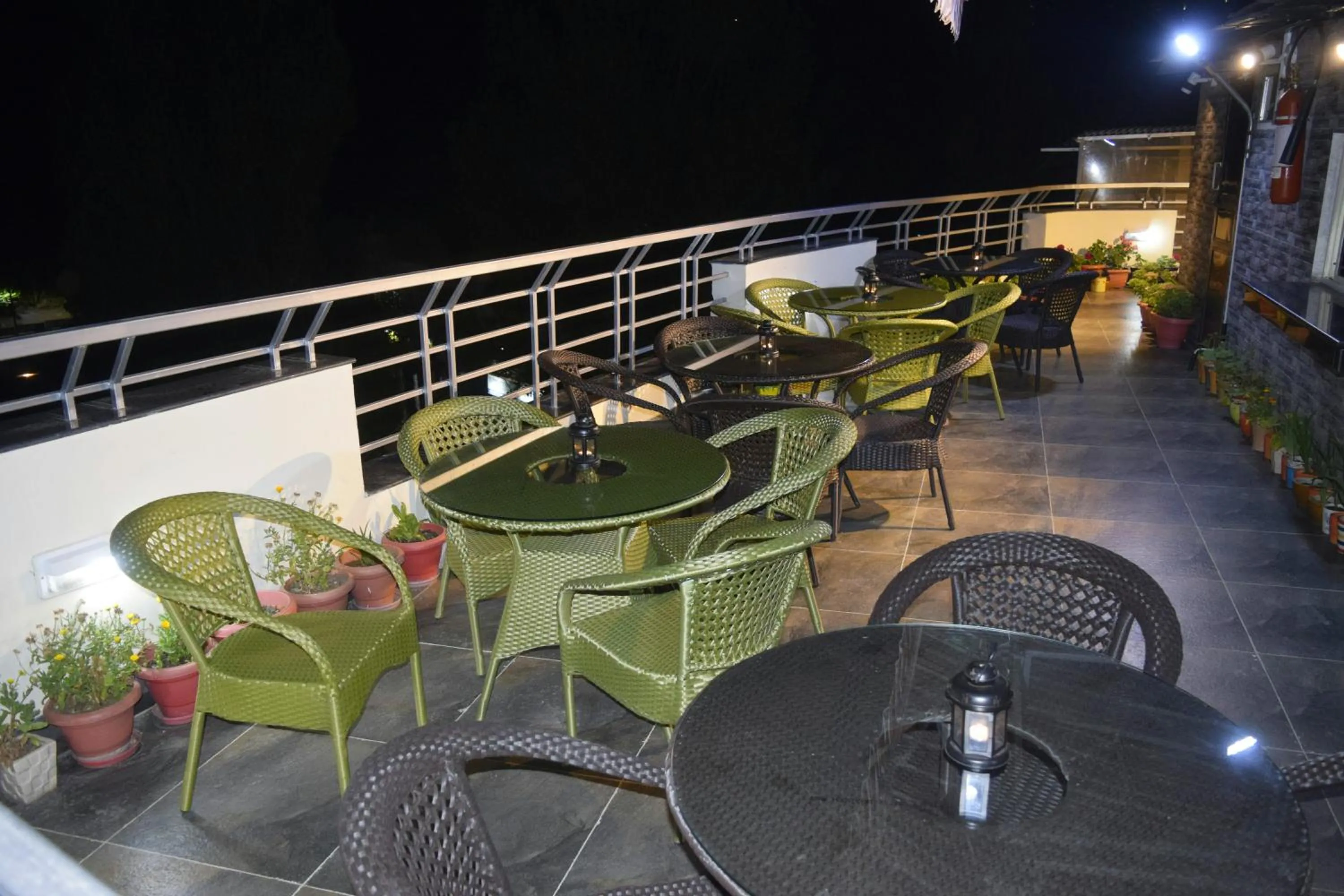 Restaurant/places to eat in Cloud 7