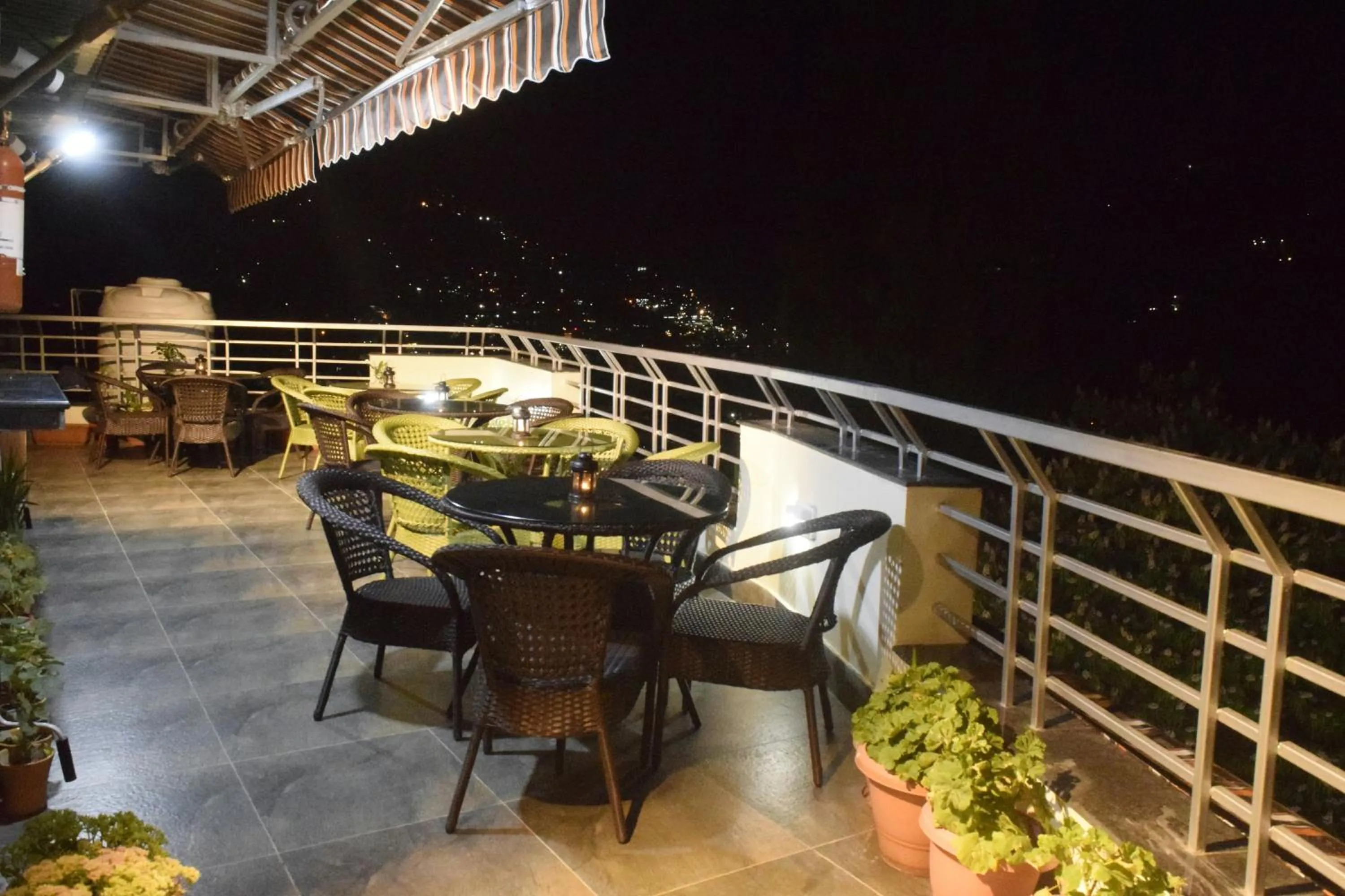 Restaurant/places to eat in Cloud 7