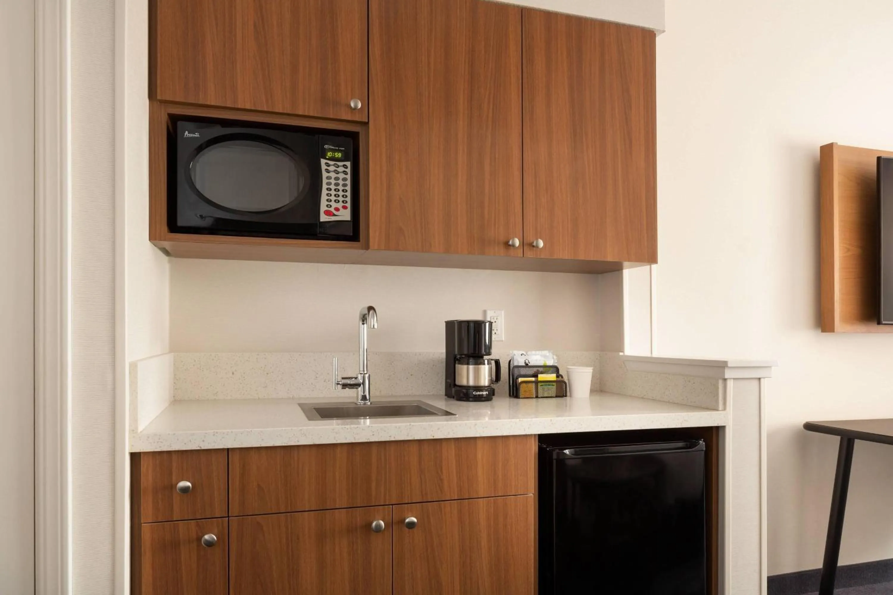 Kitchen or kitchenette in Fairfield Inn and Suites by Marriott Napa American Canyon