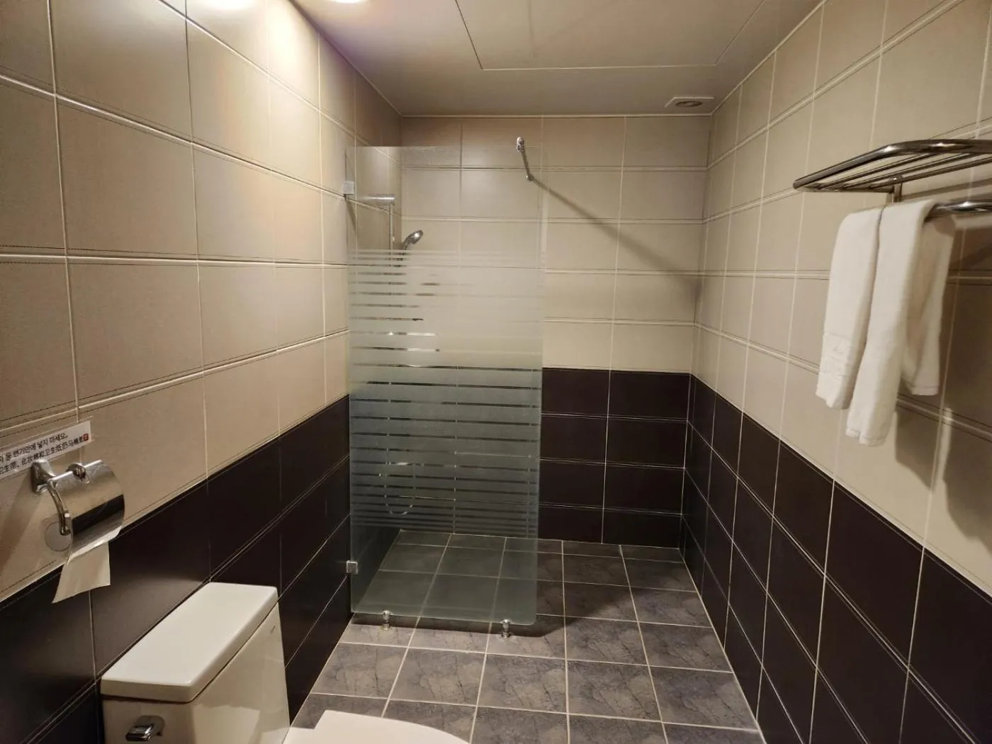 Bathroom in Navis Hotel