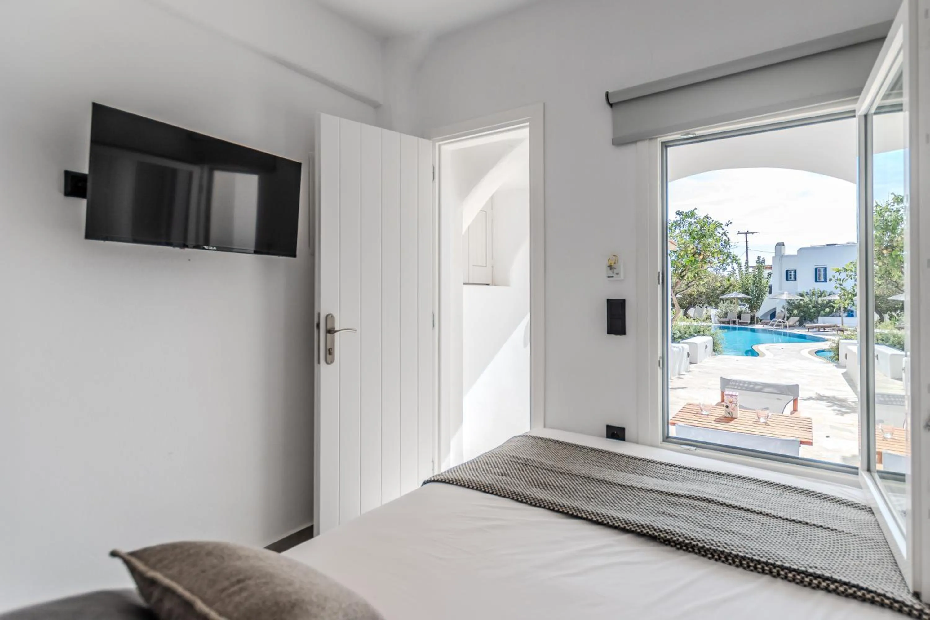 Bed in Naxian Queen Luxury Villas & Suites