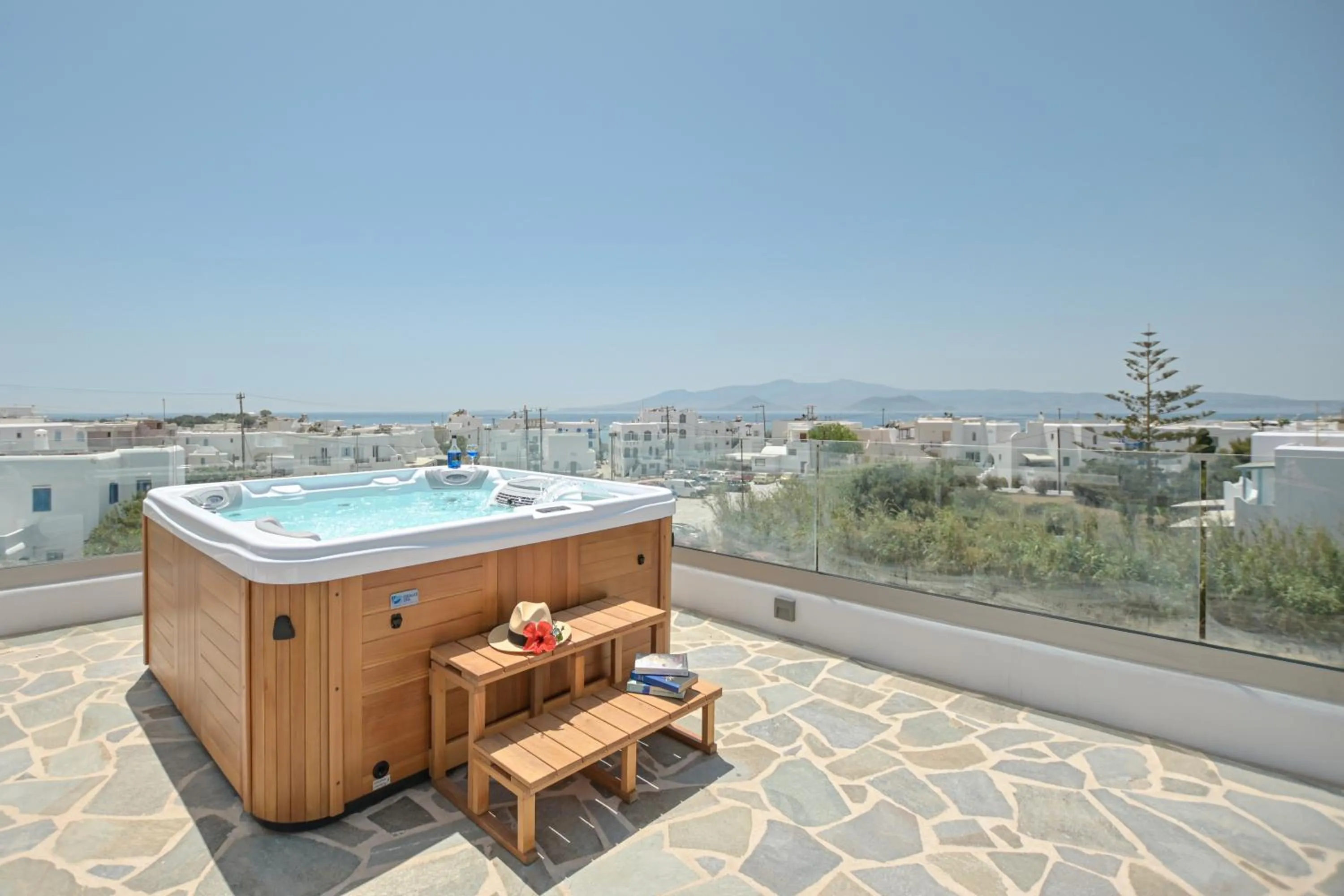 Hot Tub in Naxian Queen Luxury Villas & Suites