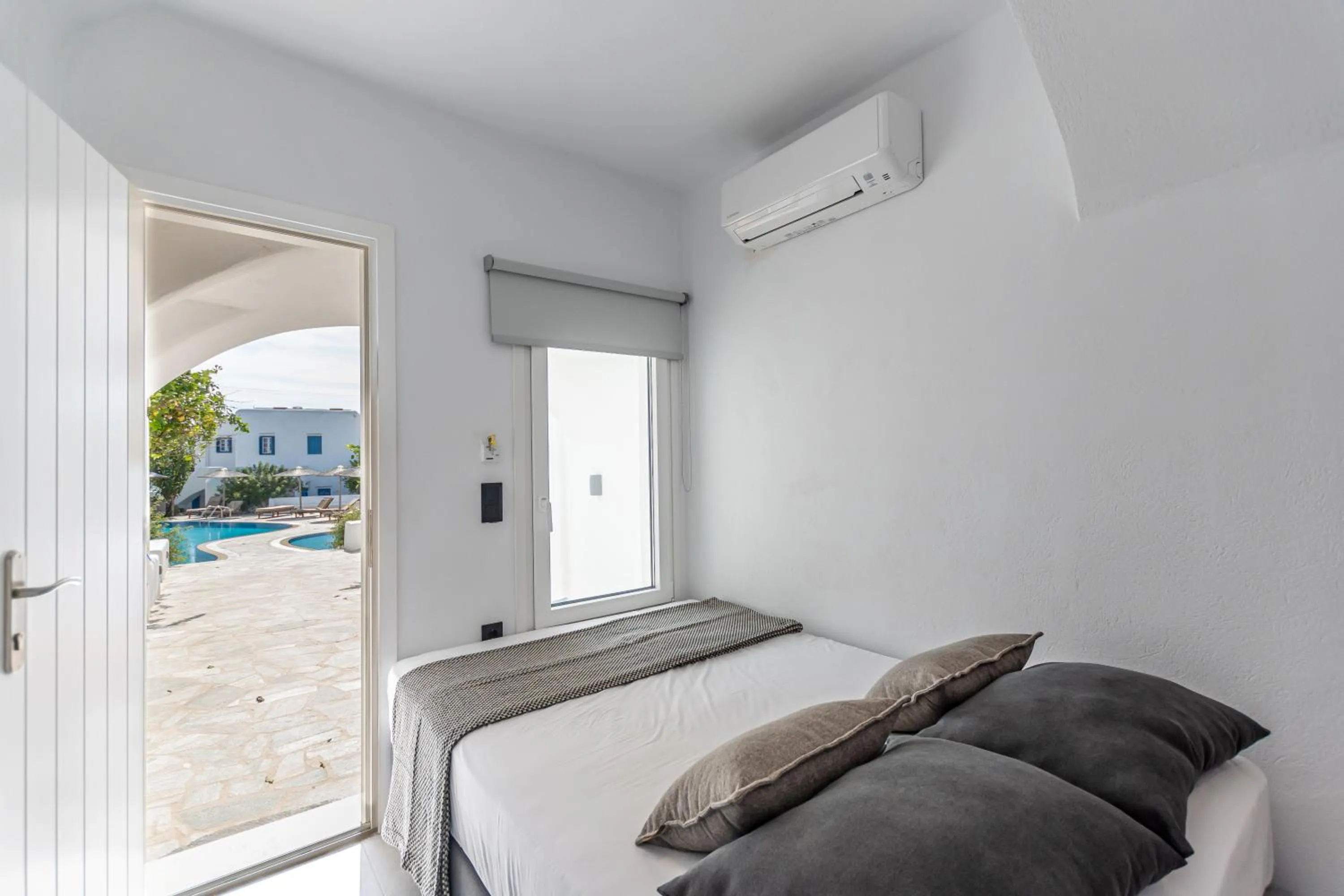Photo of the whole room, Bed in Naxian Queen Luxury Villas & Suites