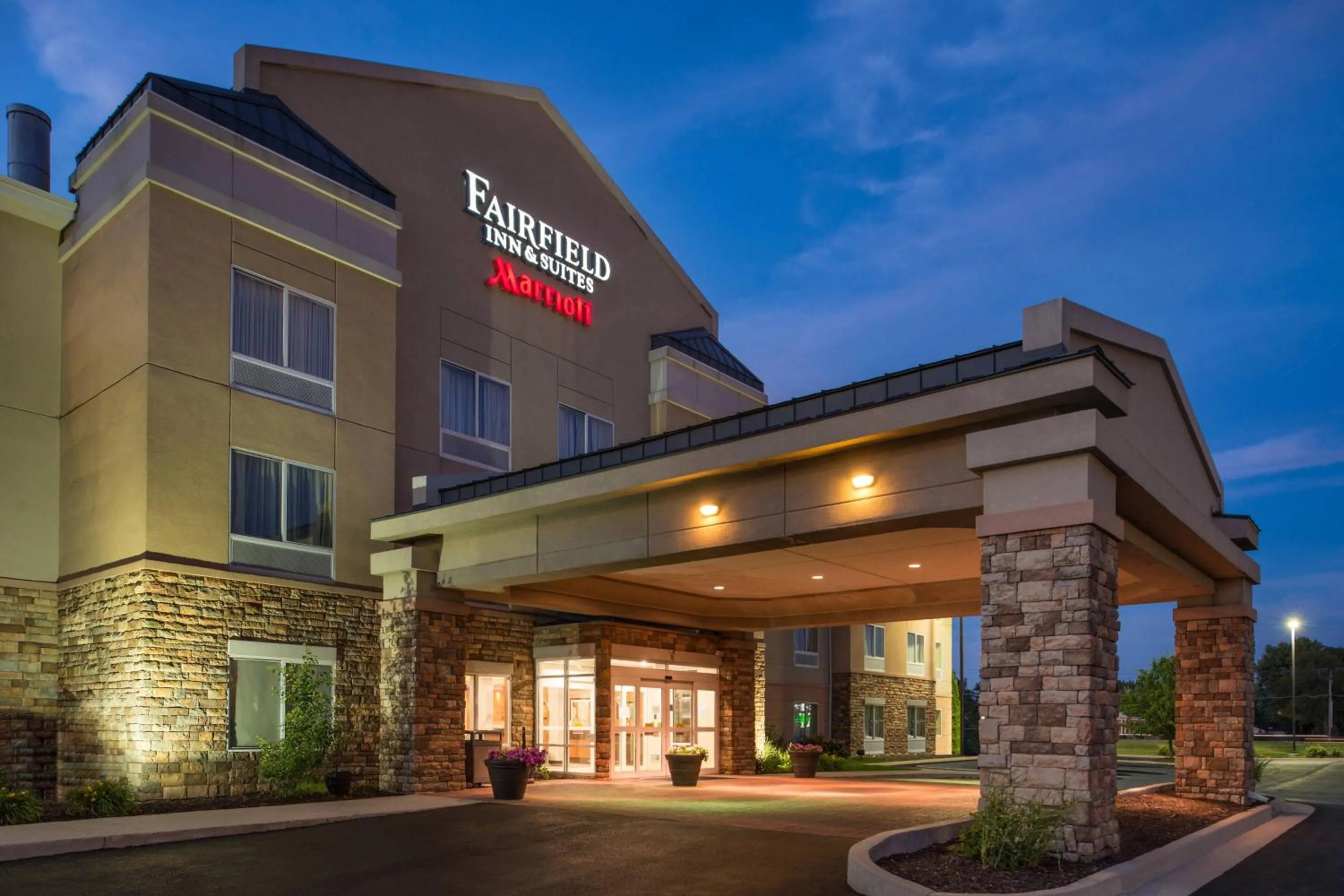 Property building in Fairfield Inn and Suites by Marriott Fort Wayne