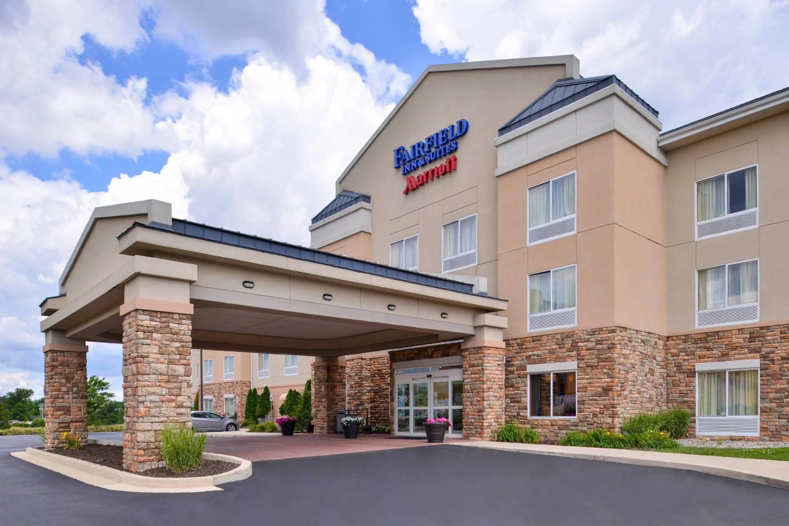 Property building in Fairfield Inn and Suites by Marriott Fort Wayne