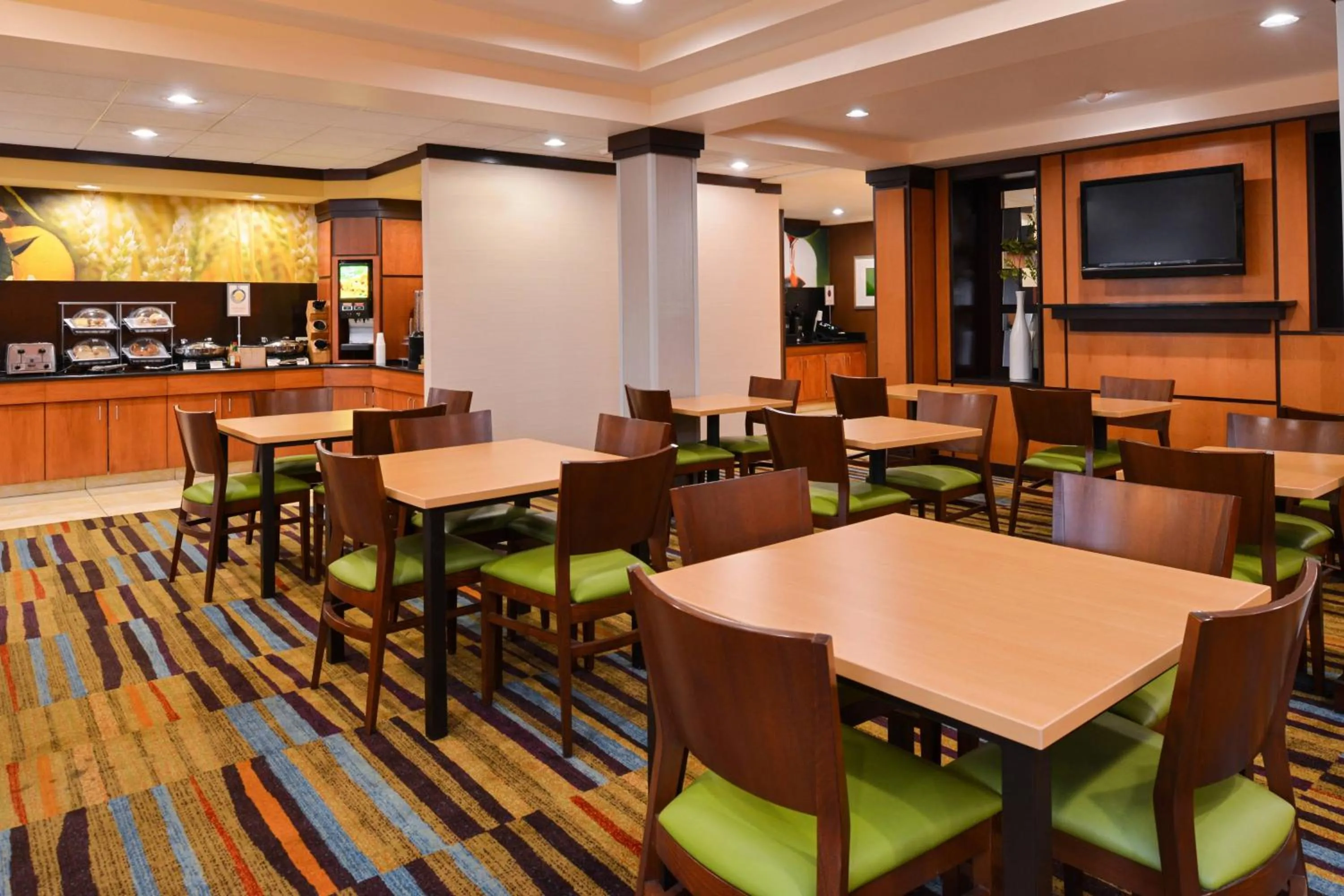 Restaurant/places to eat in Fairfield Inn and Suites by Marriott Fort Wayne
