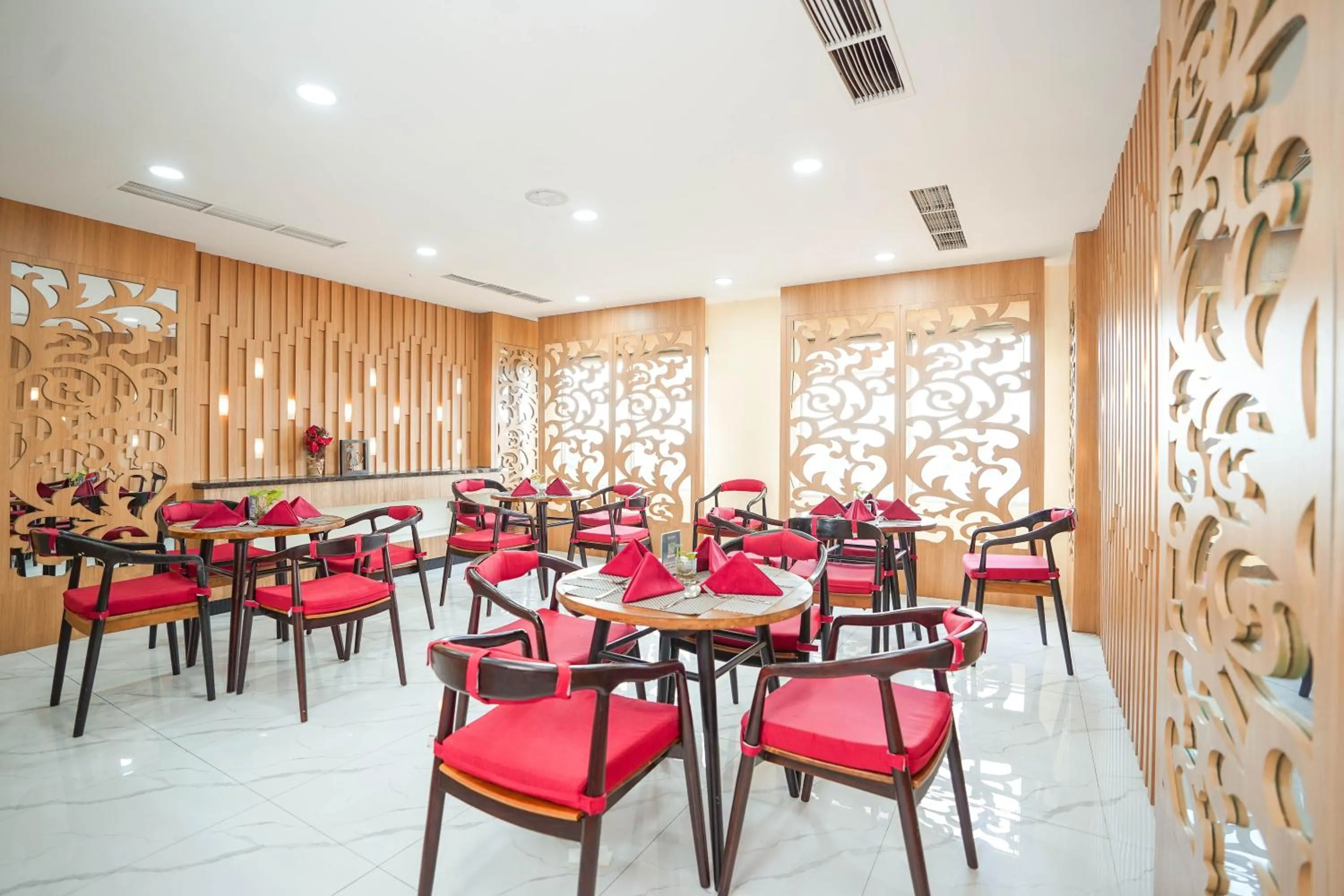 Restaurant/places to eat in Golden Tulip Essential Tangerang