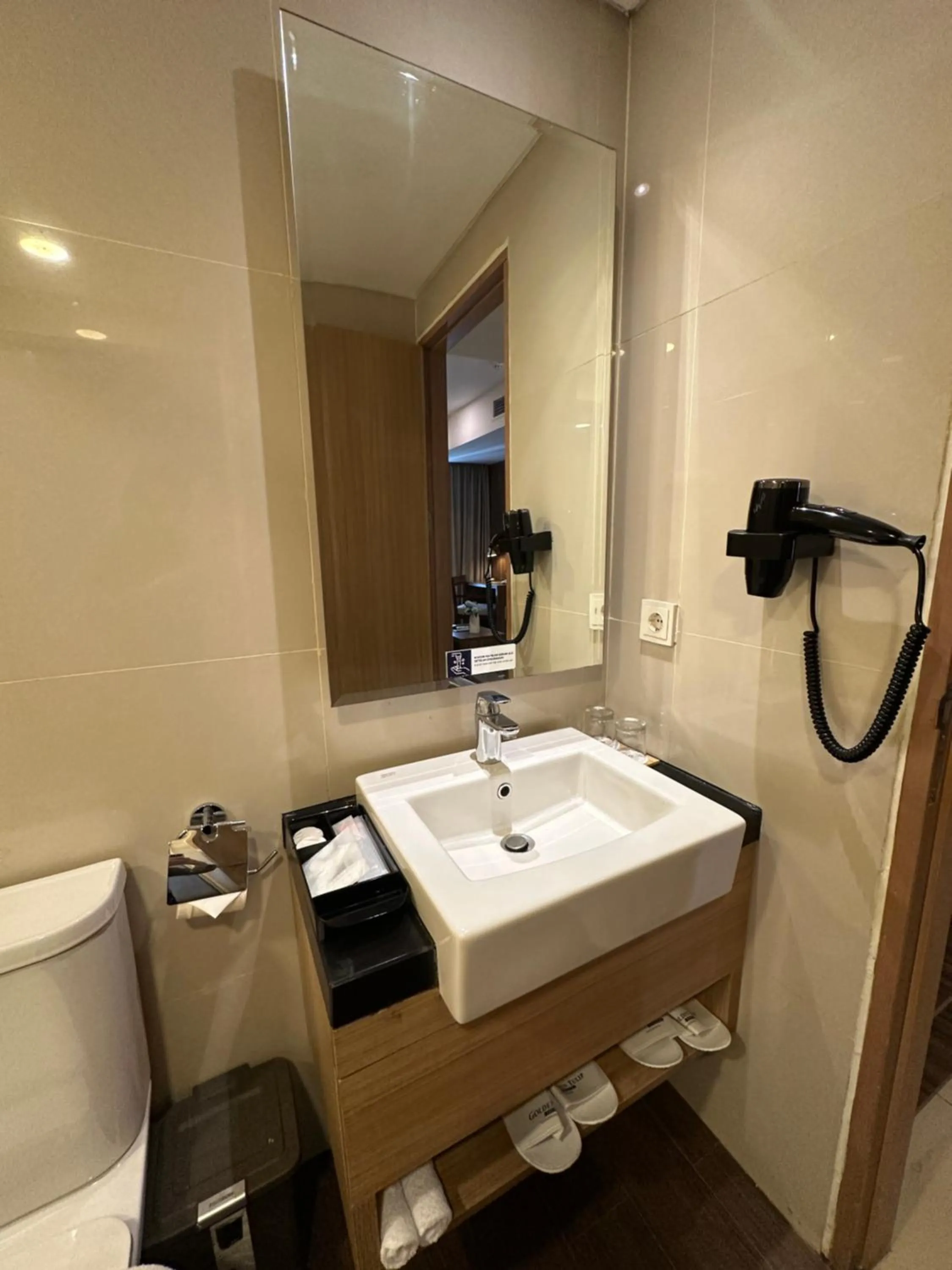Bathroom in Golden Tulip Essential Tangerang