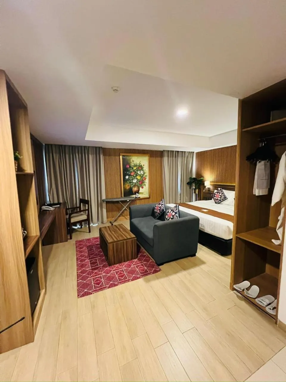 Living room, Bed in Golden Tulip Essential Tangerang