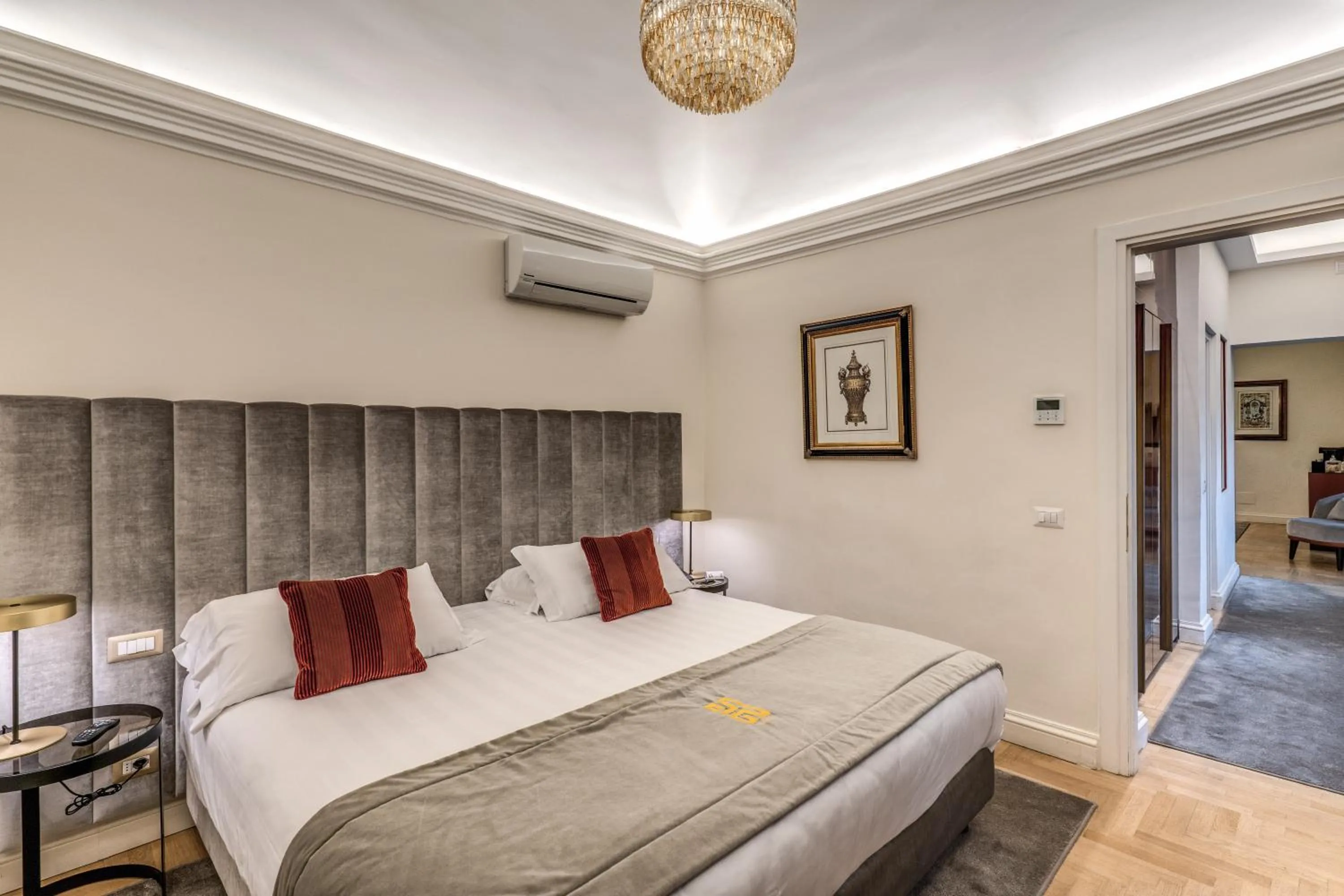 Bedroom, Bed in Eitch Borromini Palazzo Pamphilj