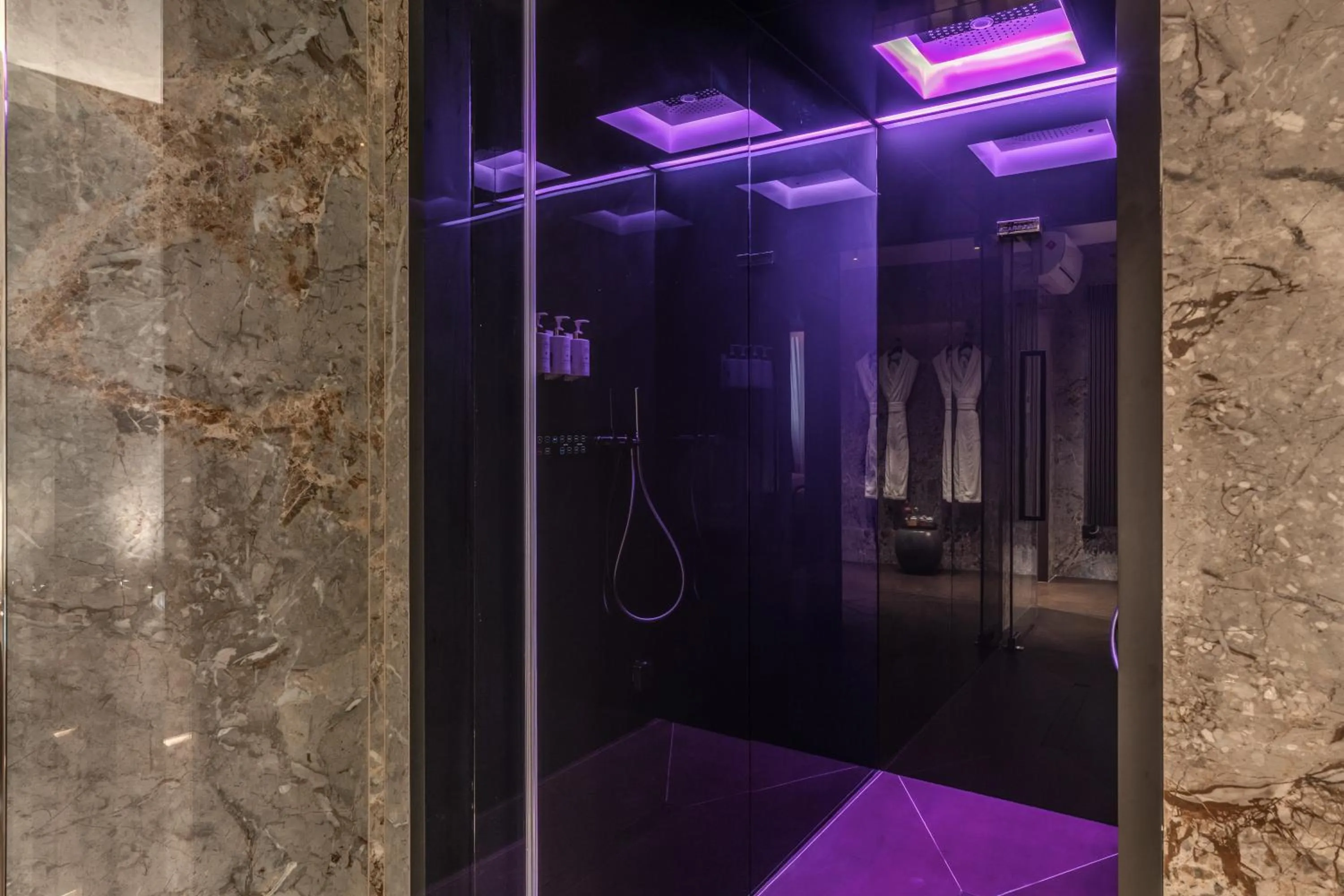 Shower in Eitch Borromini Palazzo Pamphilj