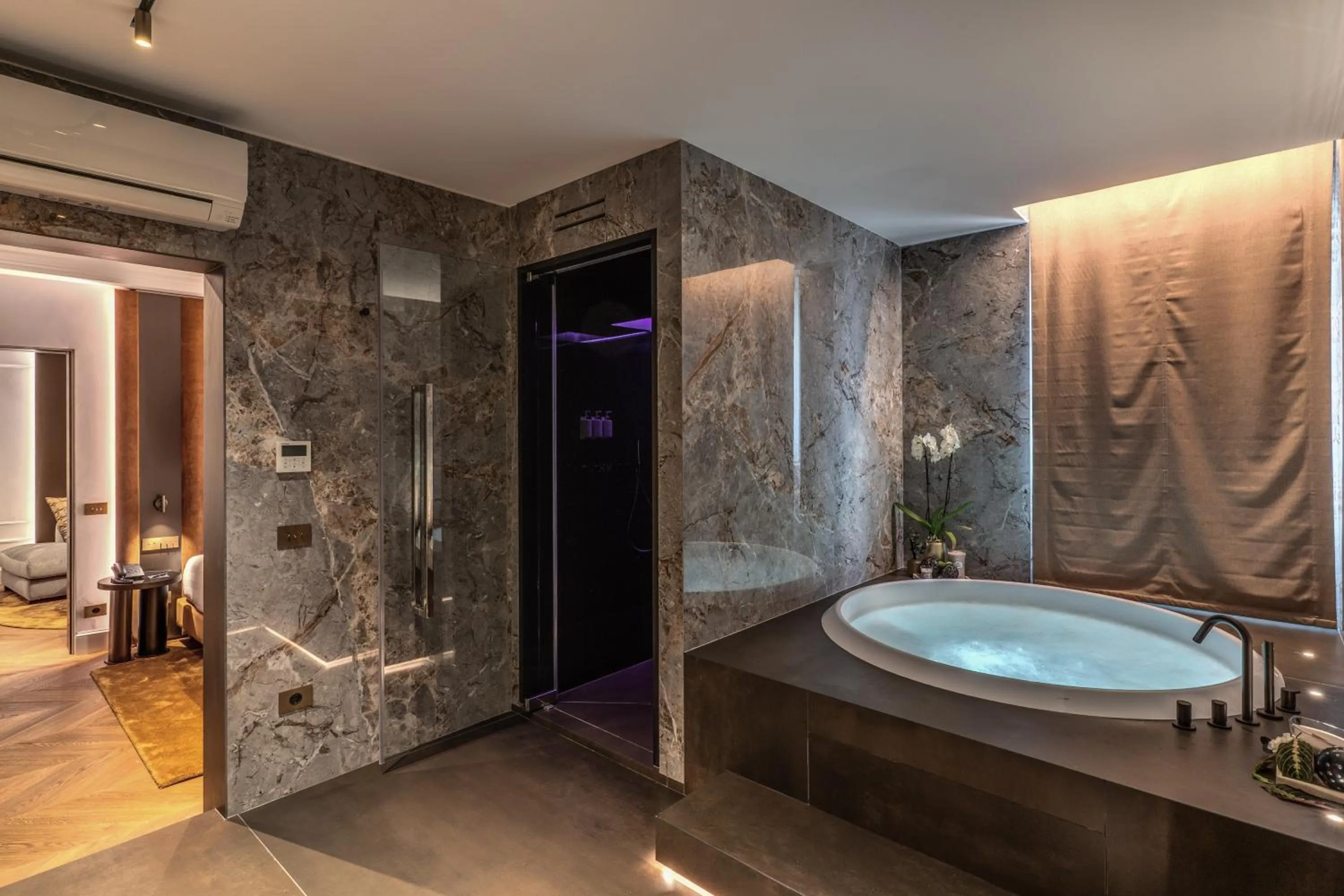 Shower in Eitch Borromini Palazzo Pamphilj