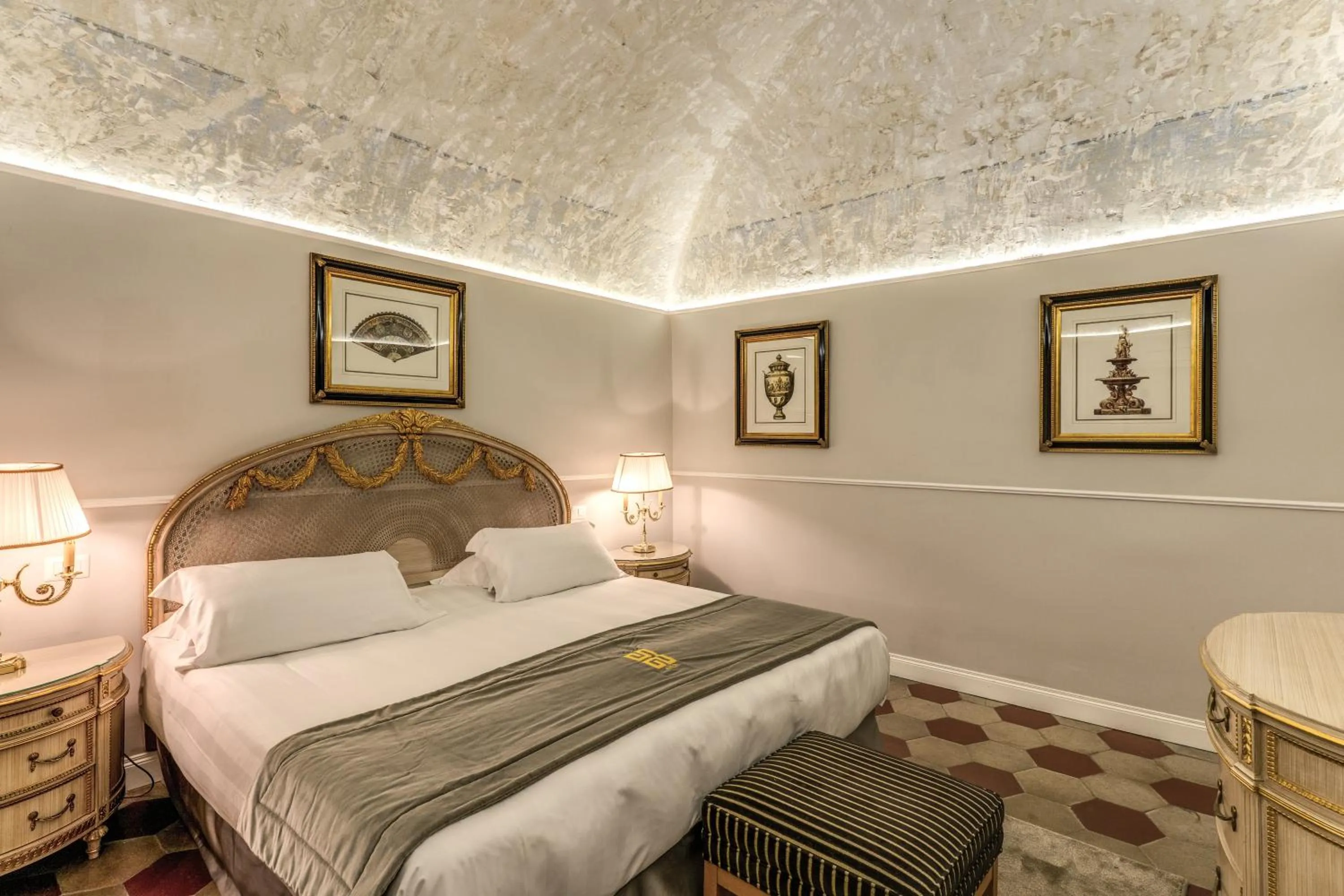 Bedroom, Bed in Eitch Borromini Palazzo Pamphilj