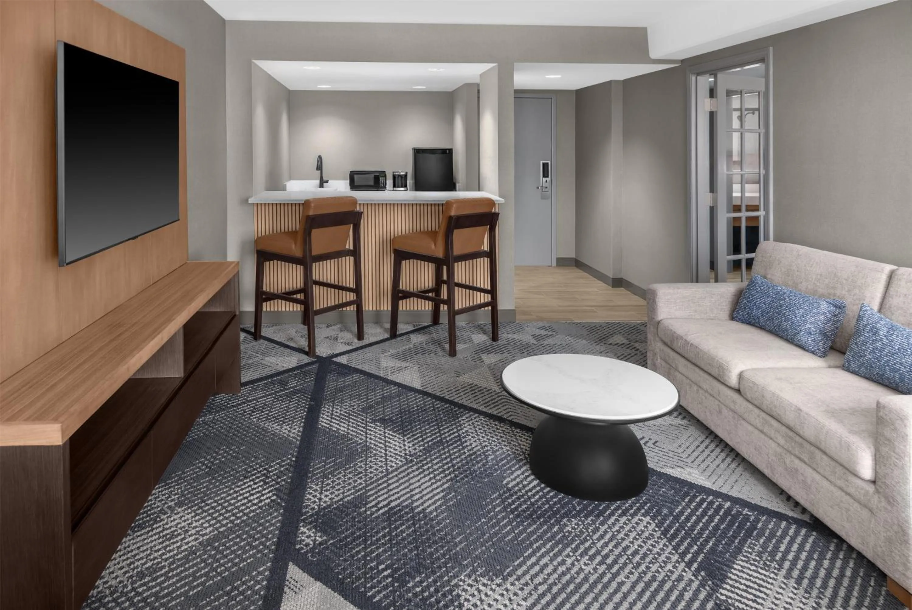 Living room in DoubleTree by Hilton Dayton Fairborn