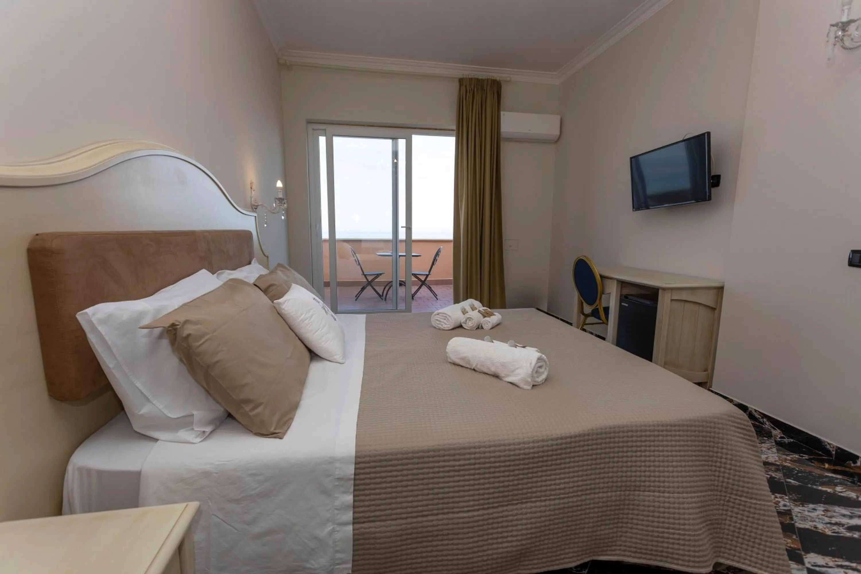 Bedroom, Bed in Hotel Terrazzo Sul Mare