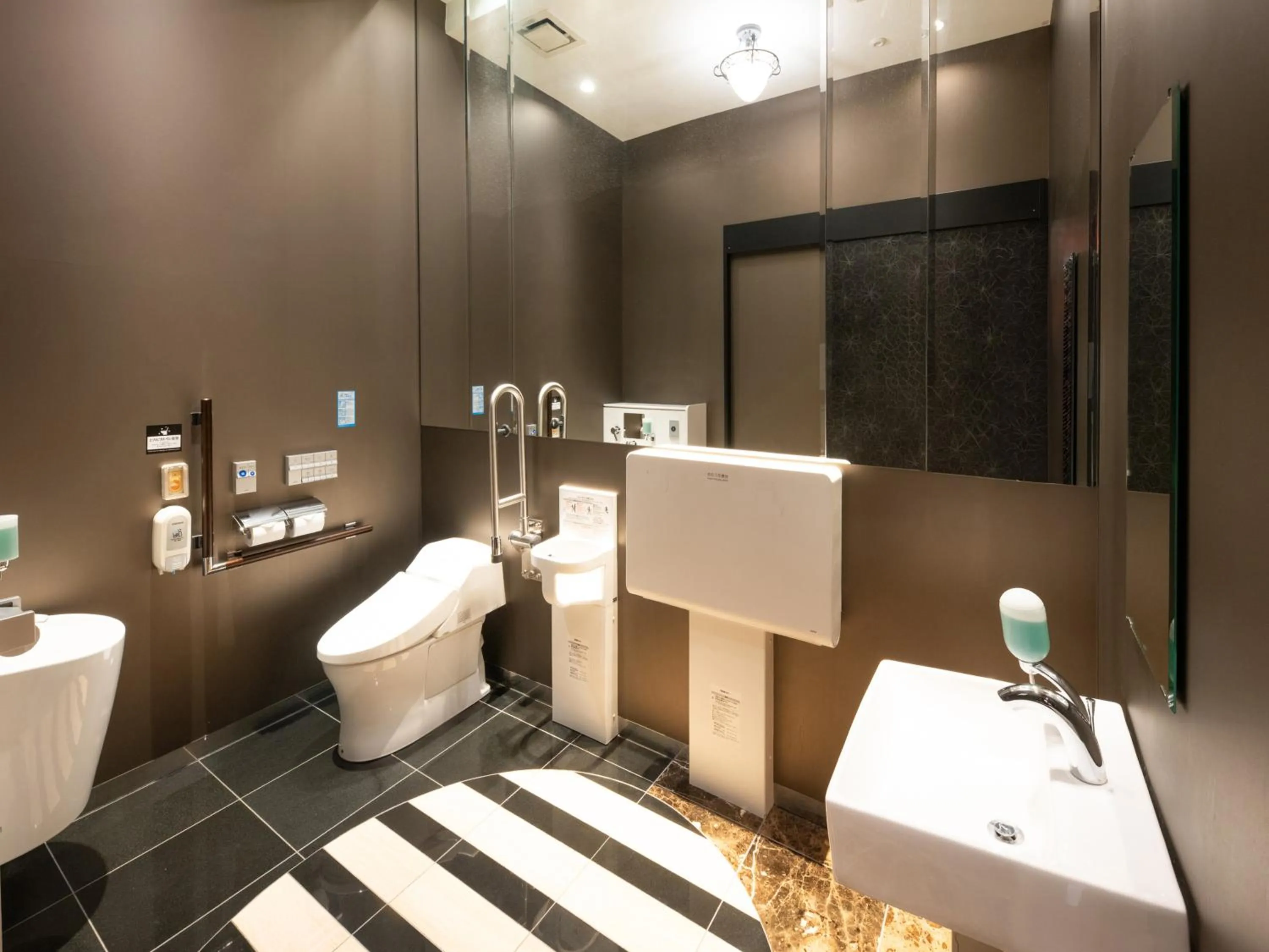 Toilet in APA Hotel Ginza Shintomicho Ekimae Kita