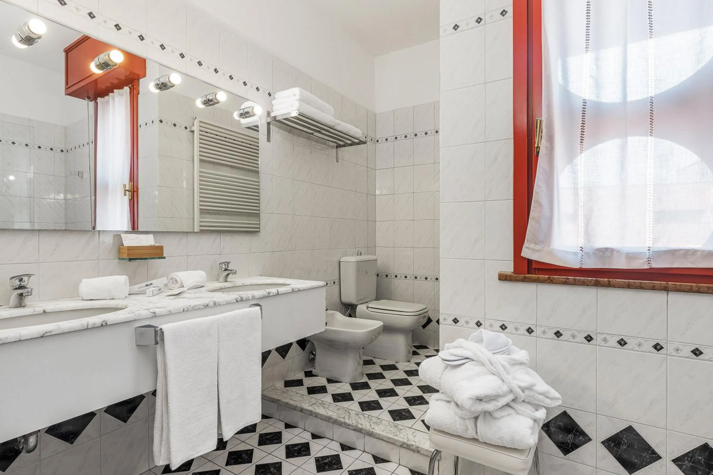 Shower in City Style Hotel Reggio Emilia