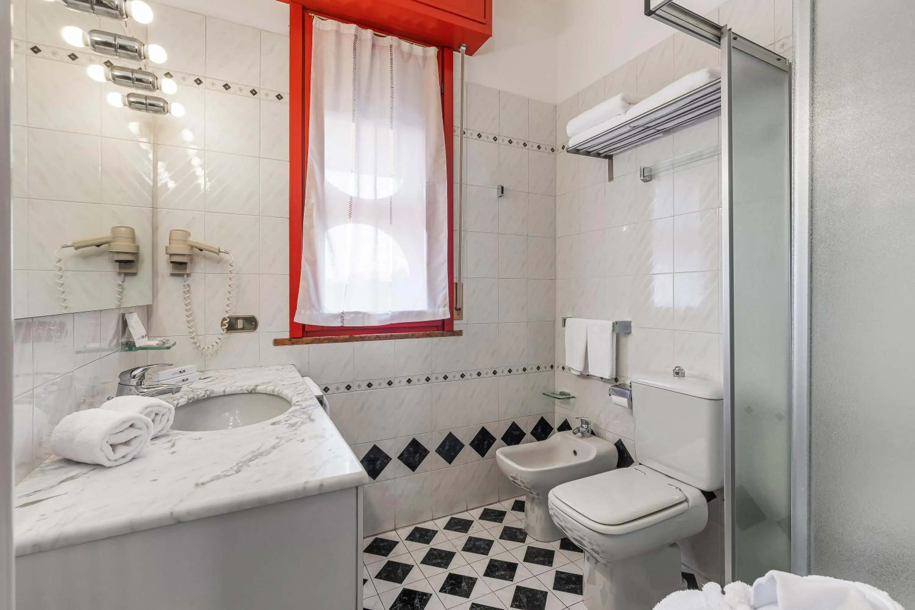 Shower in City Style Hotel Reggio Emilia