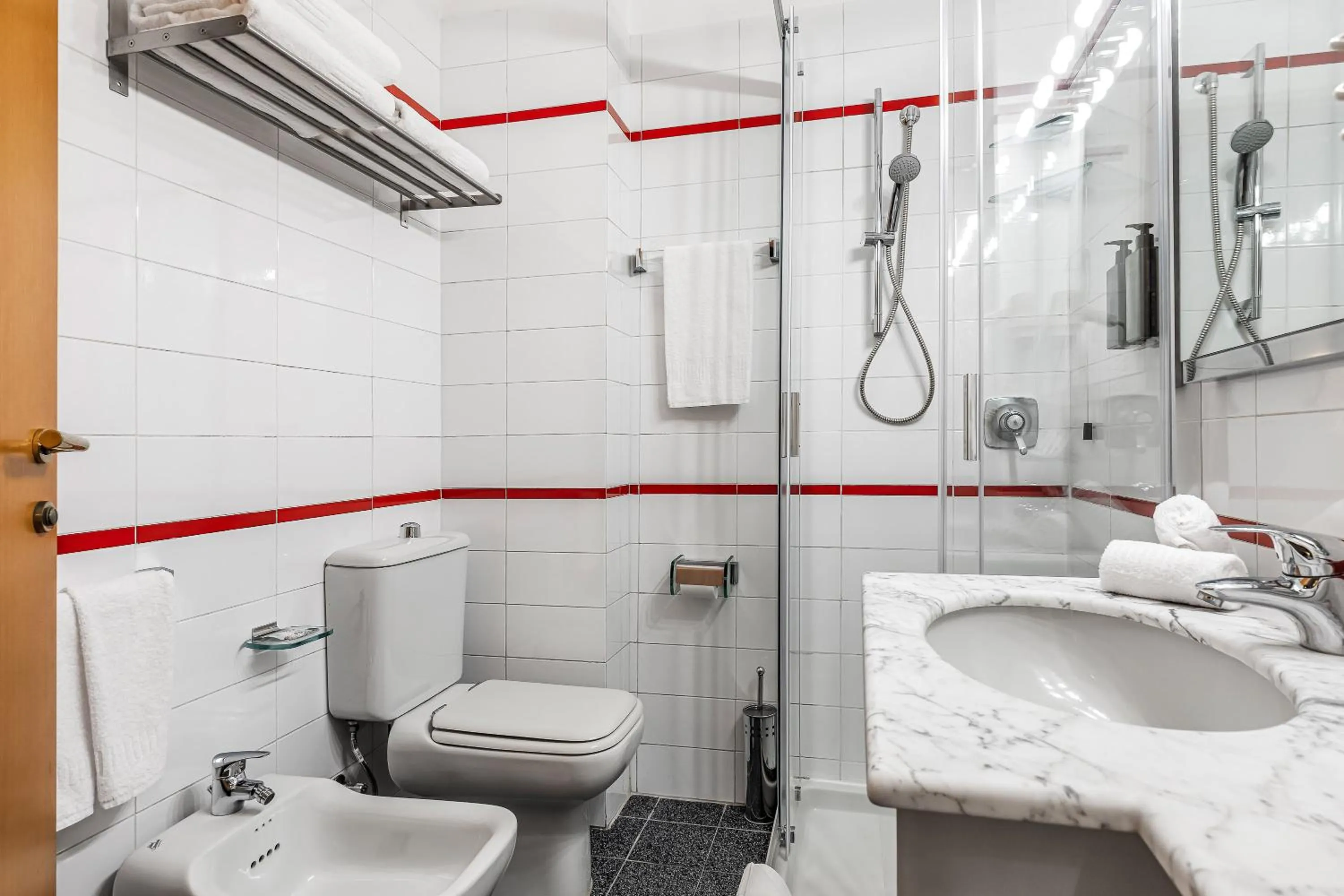 Shower in City Style Hotel Reggio Emilia