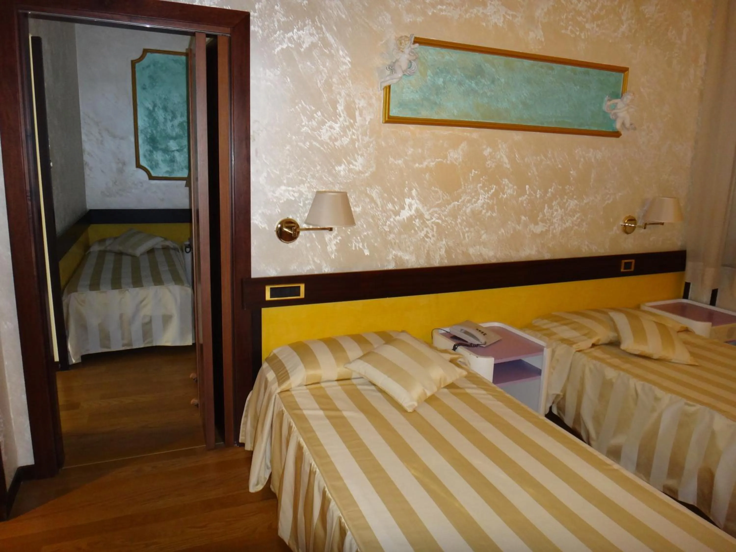 Photo of the whole room, Bed in Benny Hotel