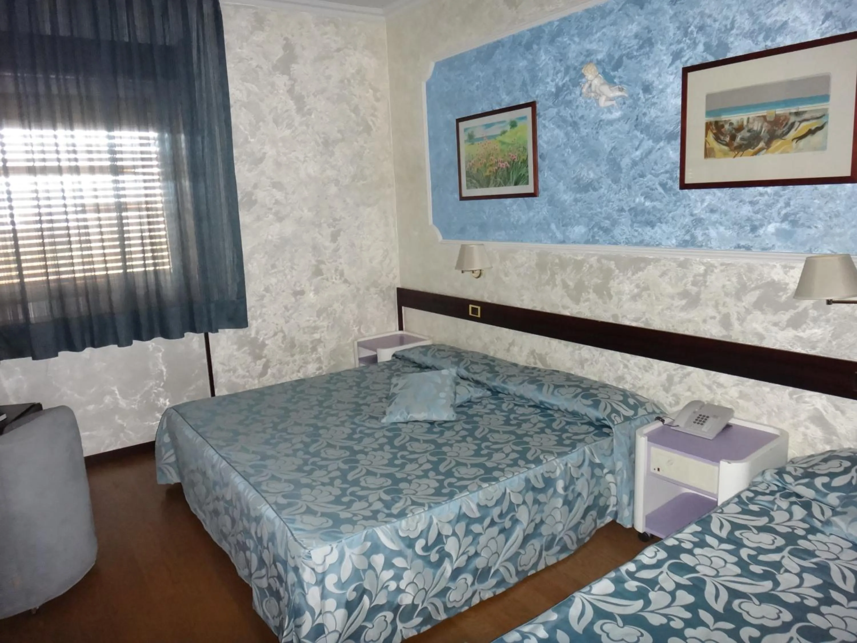 Photo of the whole room, Bed in Benny Hotel