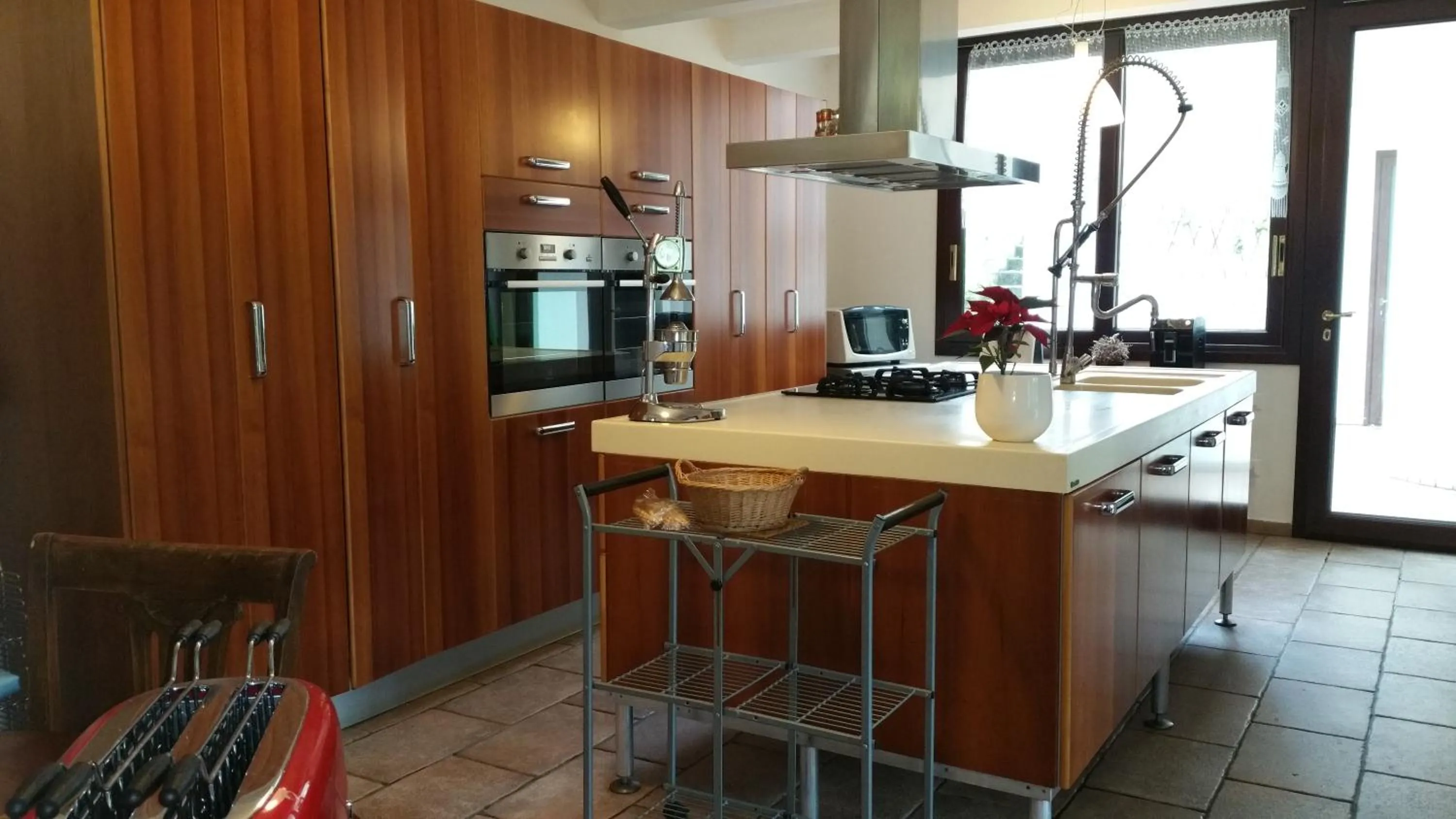Communal kitchen in B & B Villa Flora