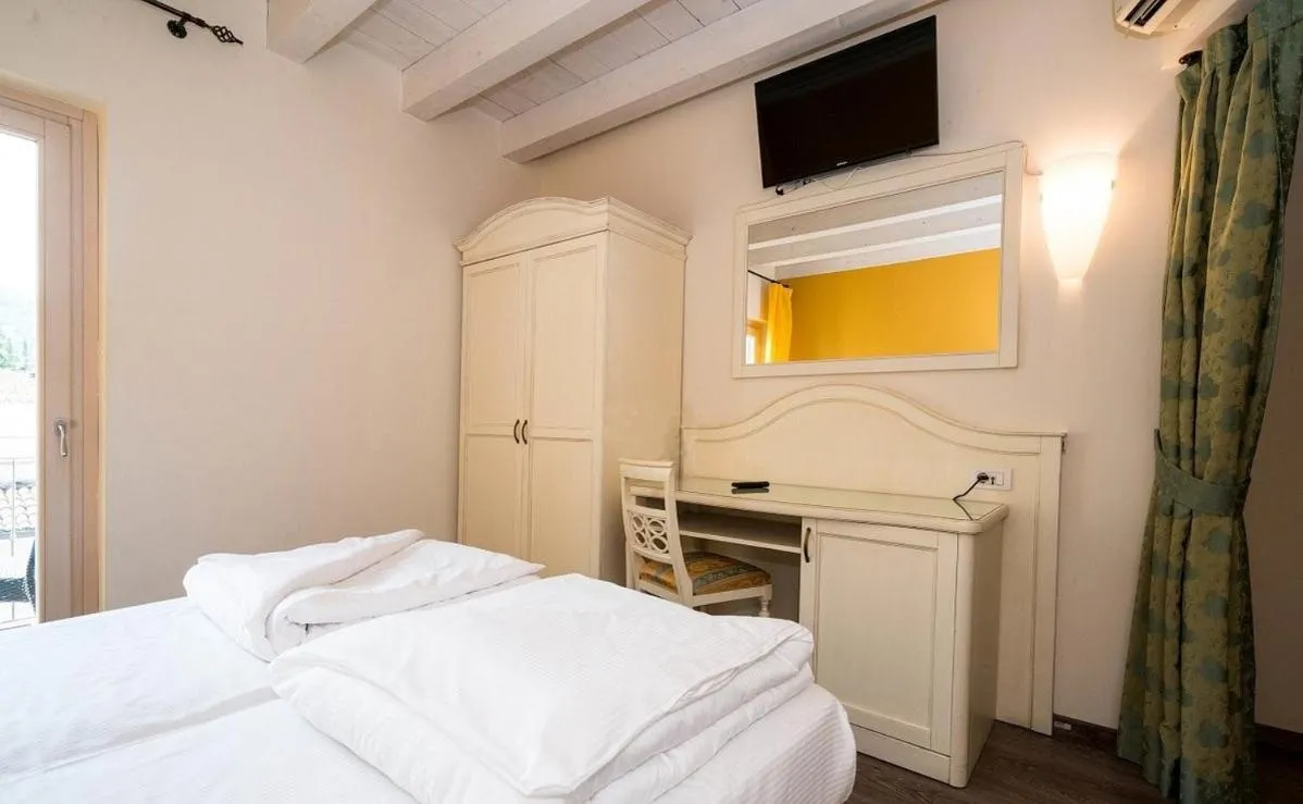 TV and multimedia, Bed in Hotel Pai