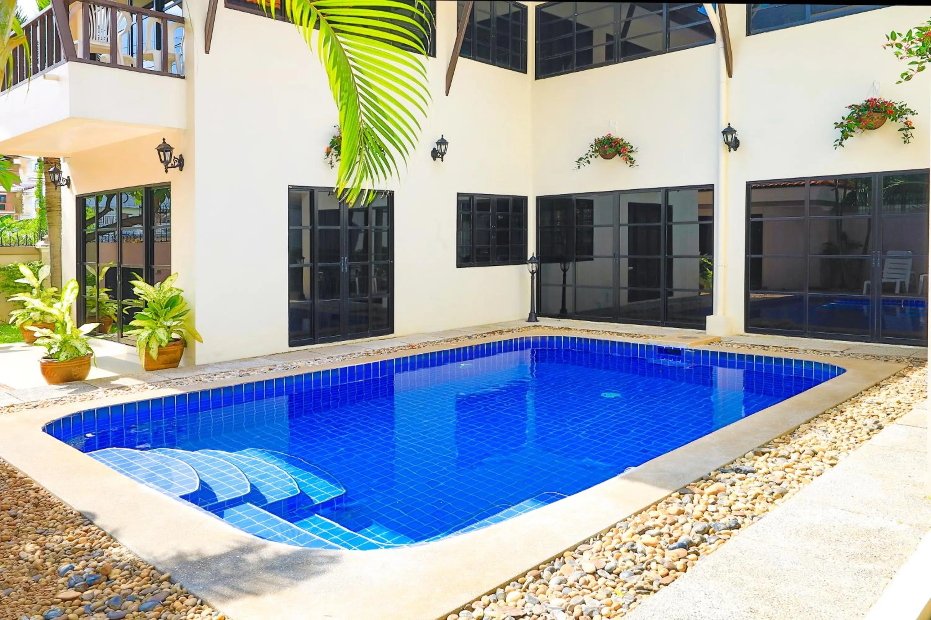 Swimming pool in Sweet Villas Pattaya