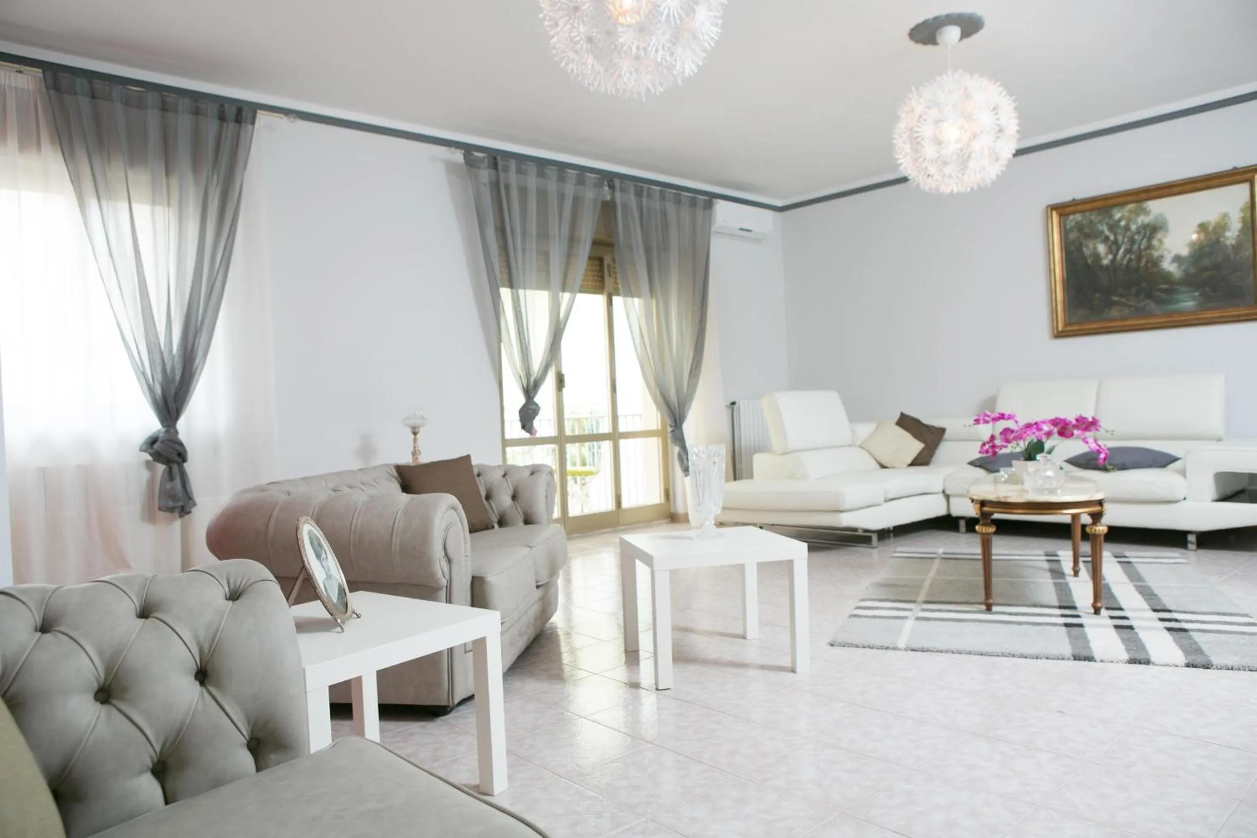 Communal lounge/ TV room in B&B The Queen