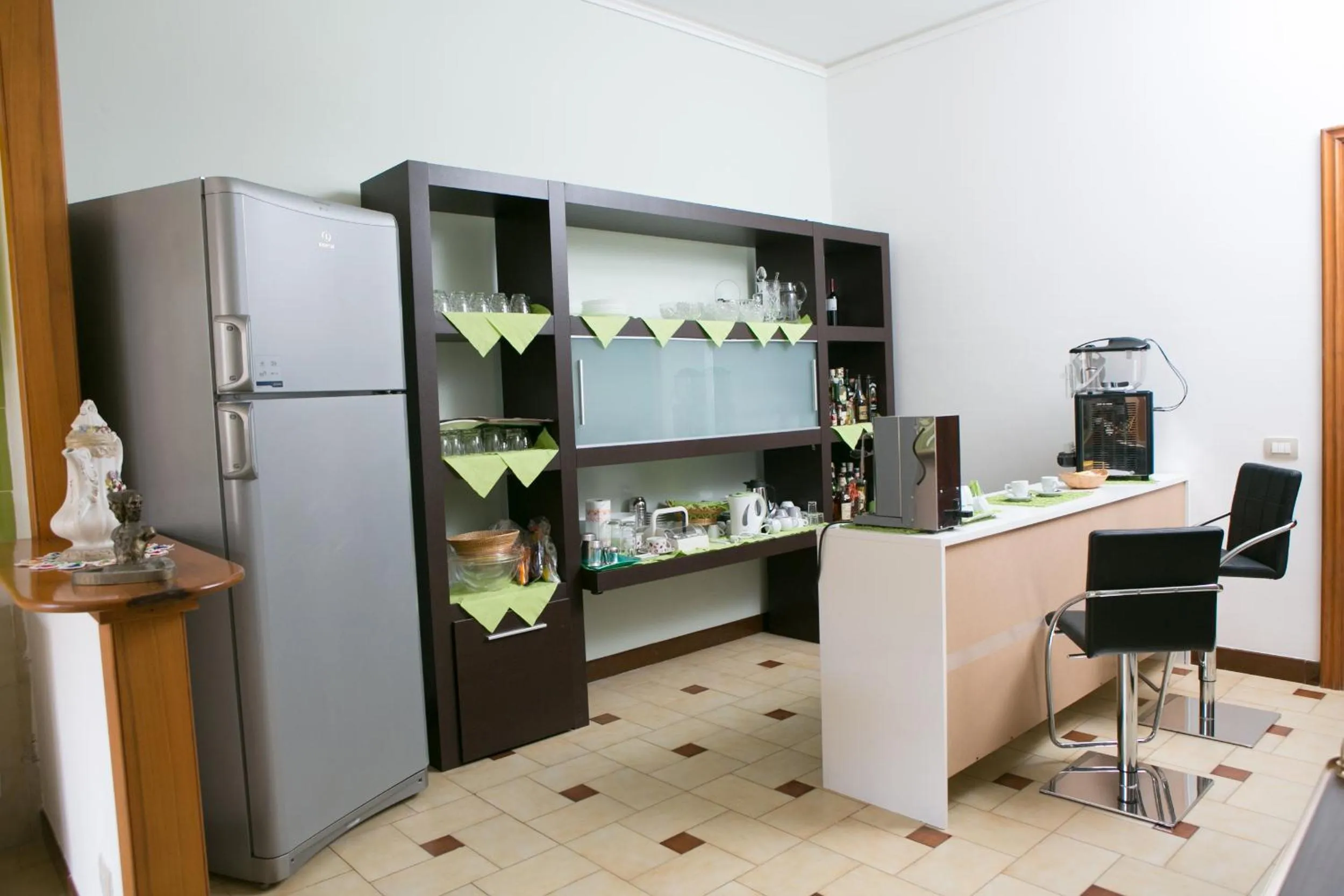 Communal kitchen in B&B The Queen