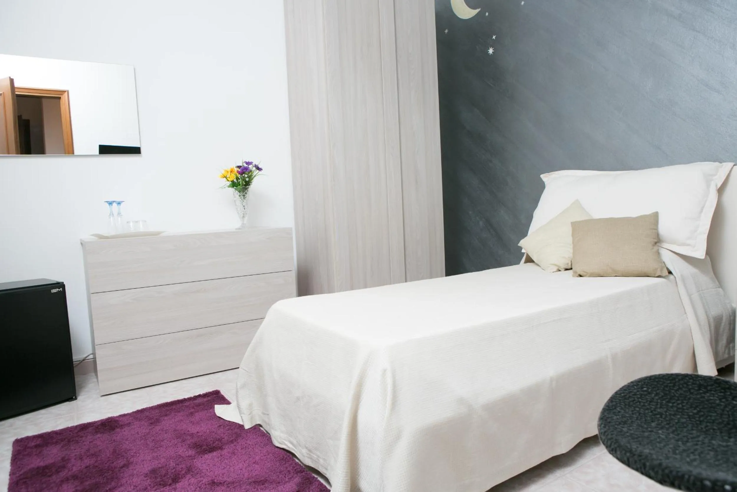 Photo of the whole room, Bed in B&B The Queen