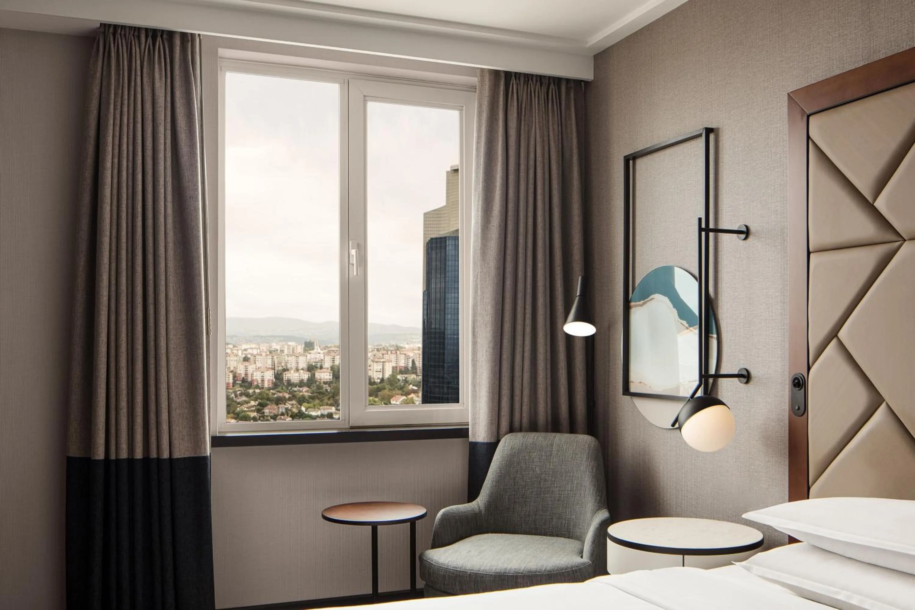 Photo of the whole room, Bed in Sheraton Istanbul Levent