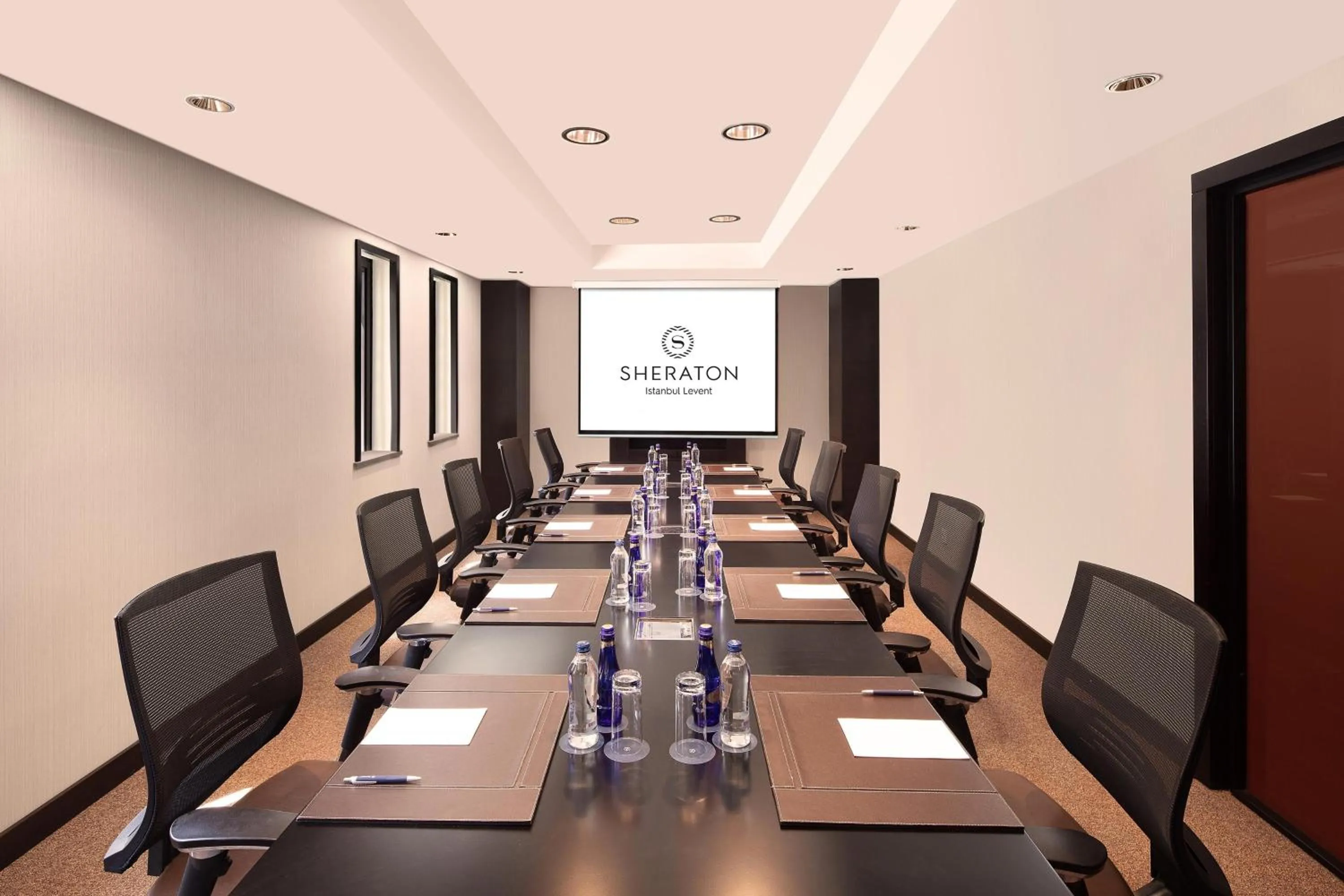 Lounge or bar in Sheraton Istanbul Levent