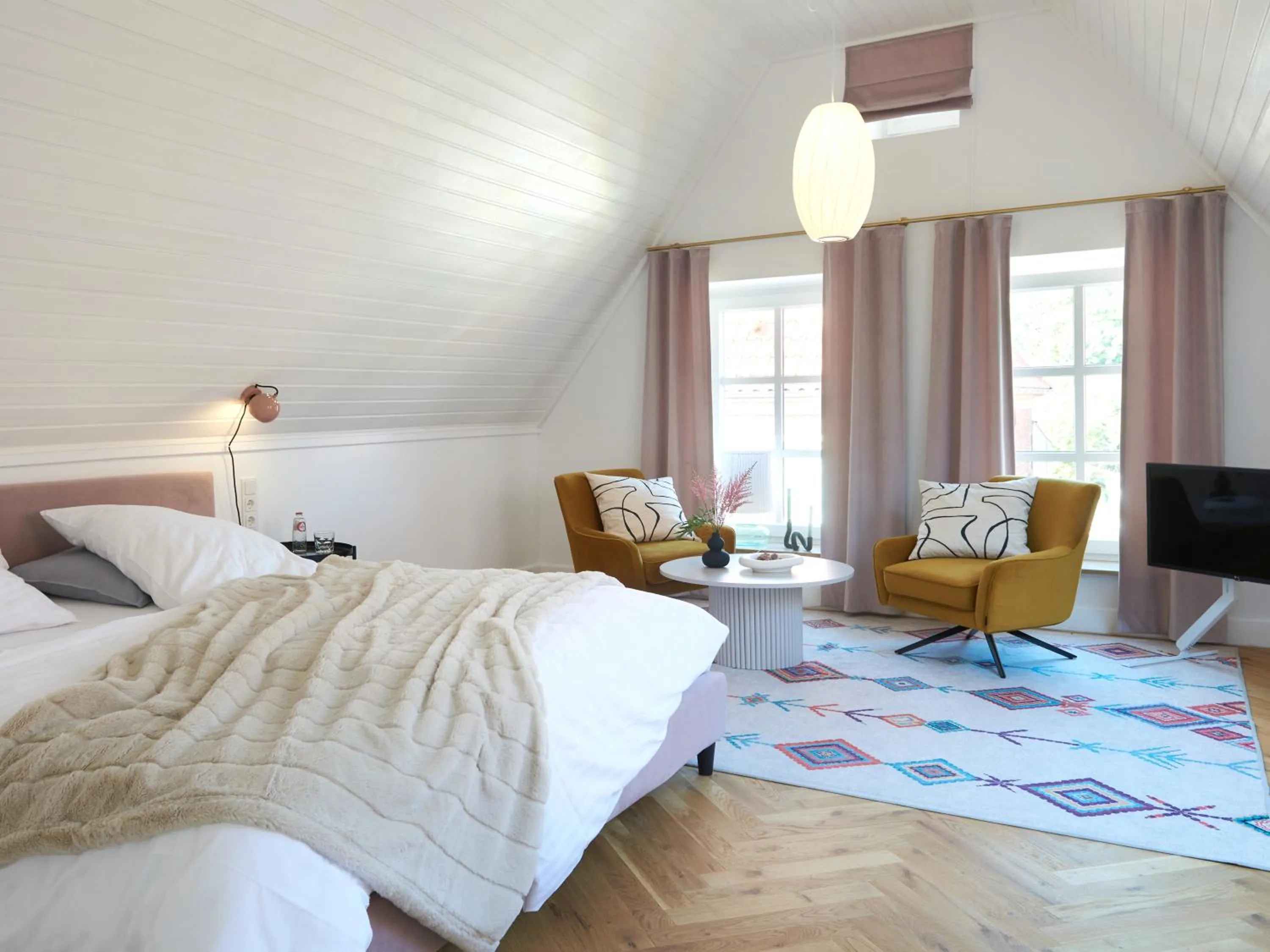 Bedroom, Bed in Five Rooms